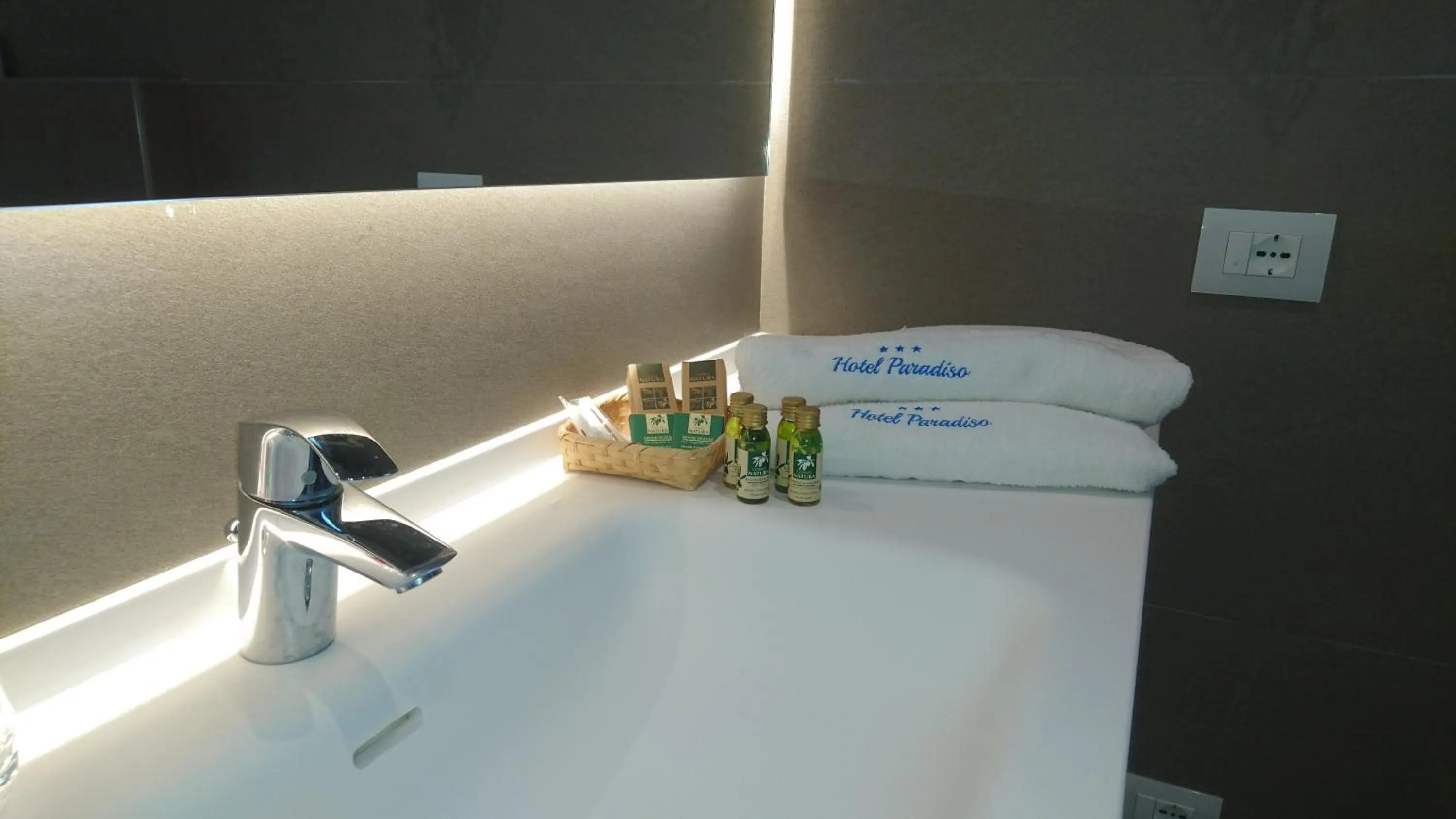 Bathroom in Hotel Paradiso