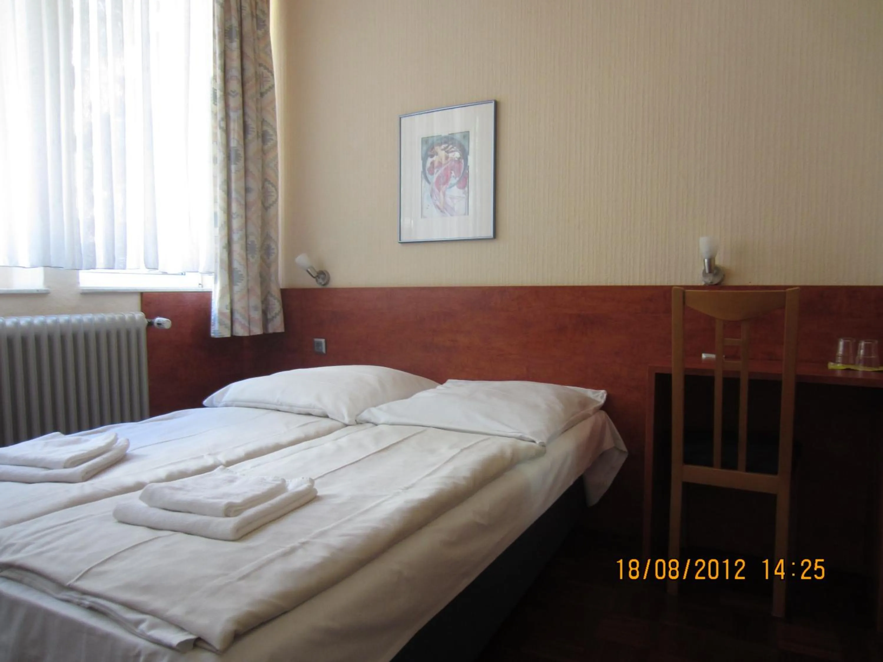 Photo of the whole room, Bed in Altstadt Hotel Rheinblick