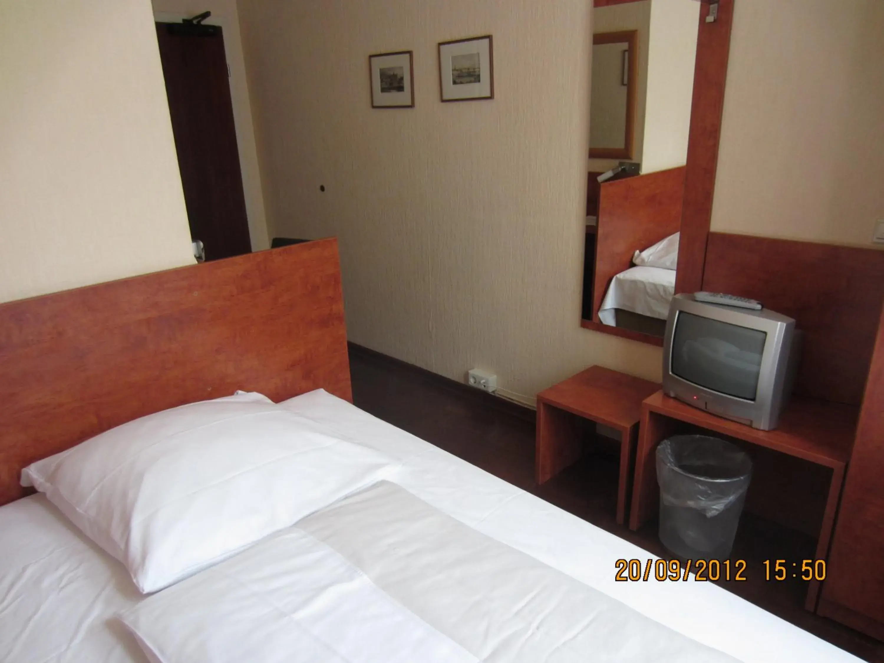 Single Room in Altstadt Hotel Rheinblick Single Room in Altstadt Hotel Rheinblick