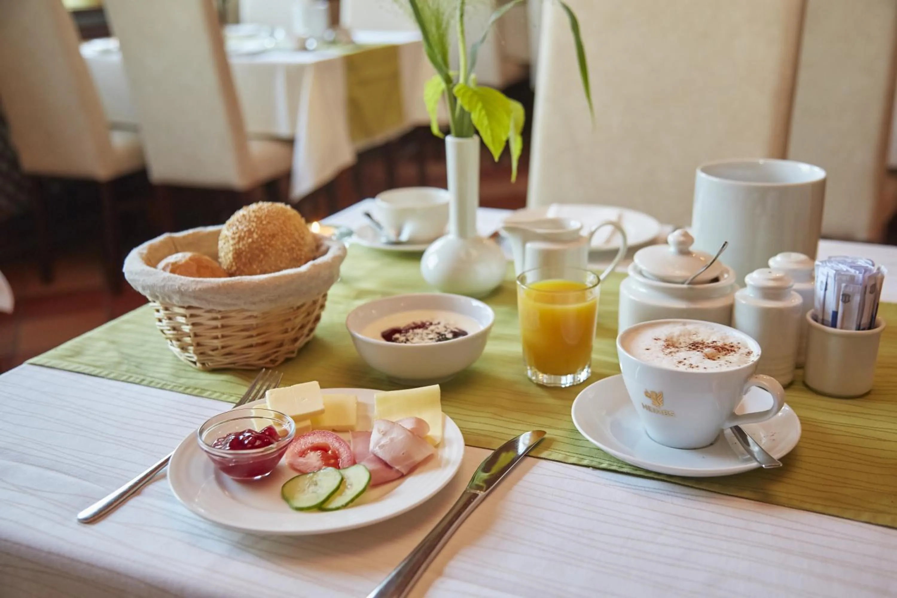 Food and drinks in Flair-Hotel Waldfrieden