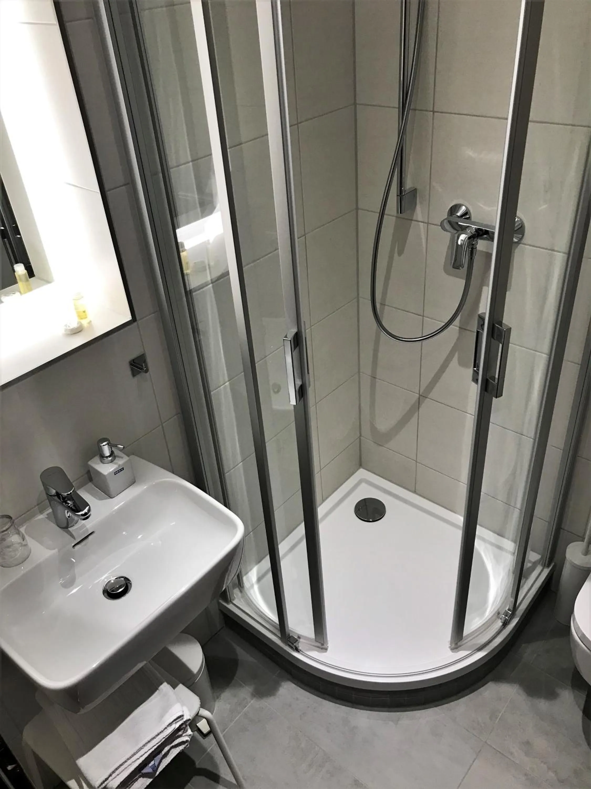 Shower in Flair-Hotel Waldfrieden