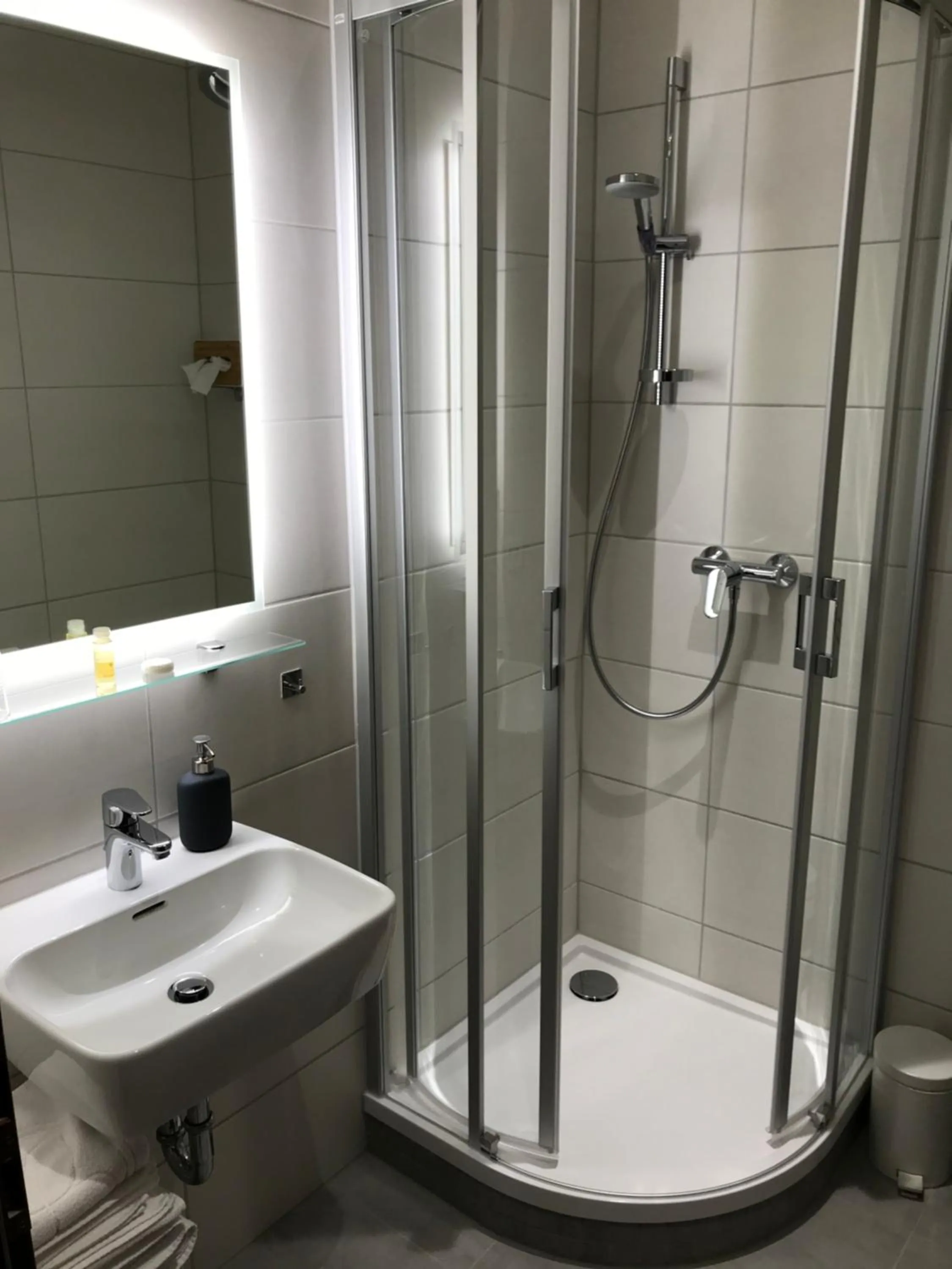Shower in Flair-Hotel Waldfrieden