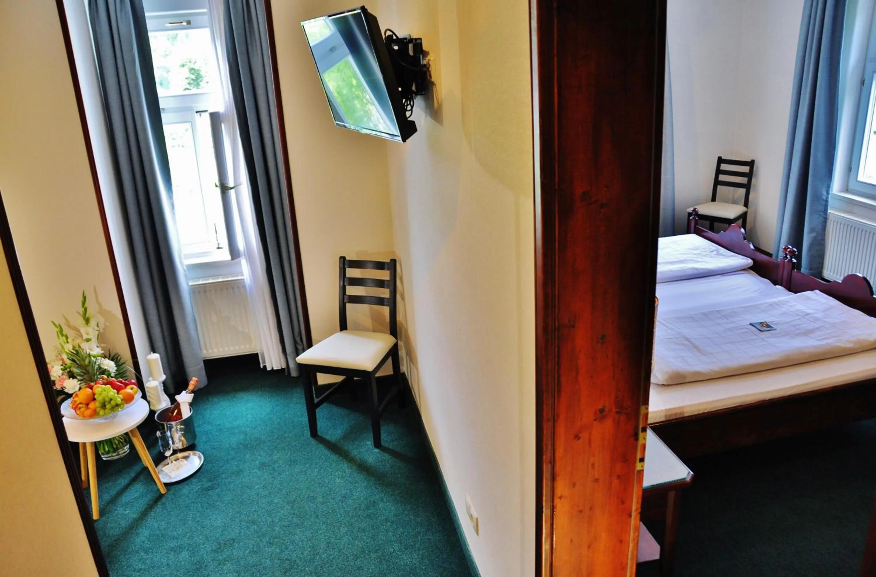 Communal lounge/ TV room, Bed in Flair-Hotel Waldfrieden