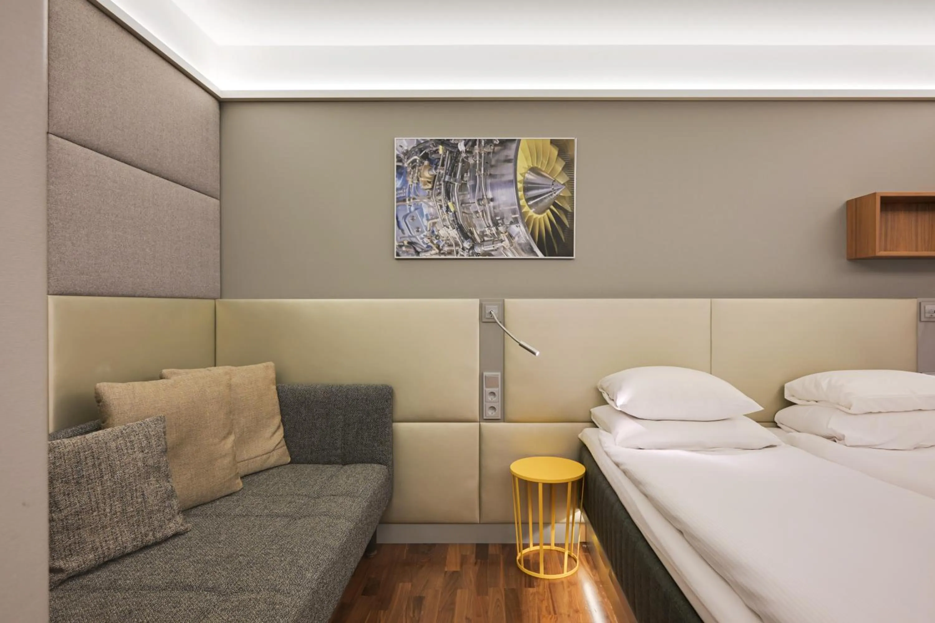 Seating area, Bed in Comfort Hotel Xpress Helsinki Airport Terminal