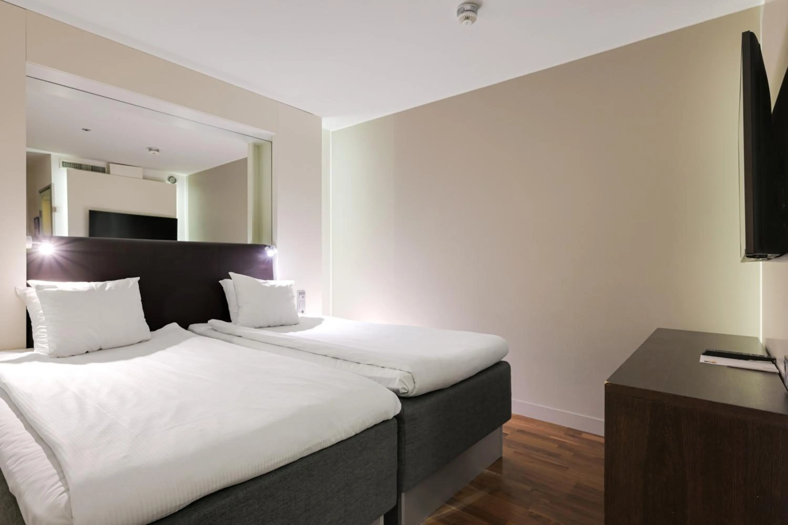 Bed in Comfort Hotel Xpress Helsinki Airport Terminal