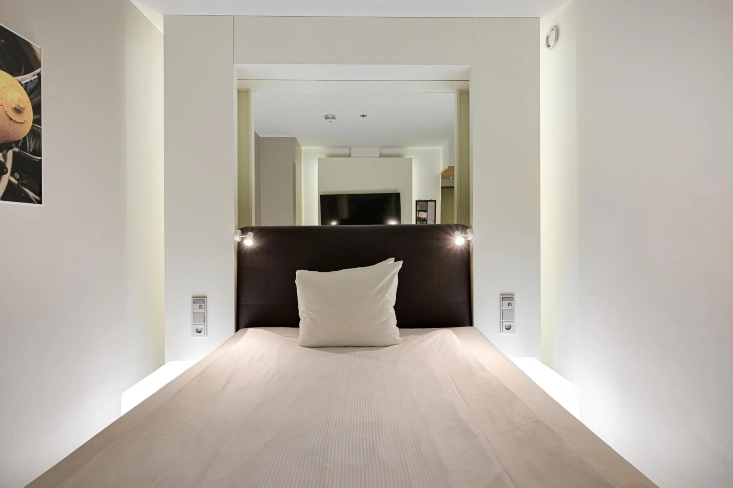 Bed in Comfort Hotel Xpress Helsinki Airport Terminal