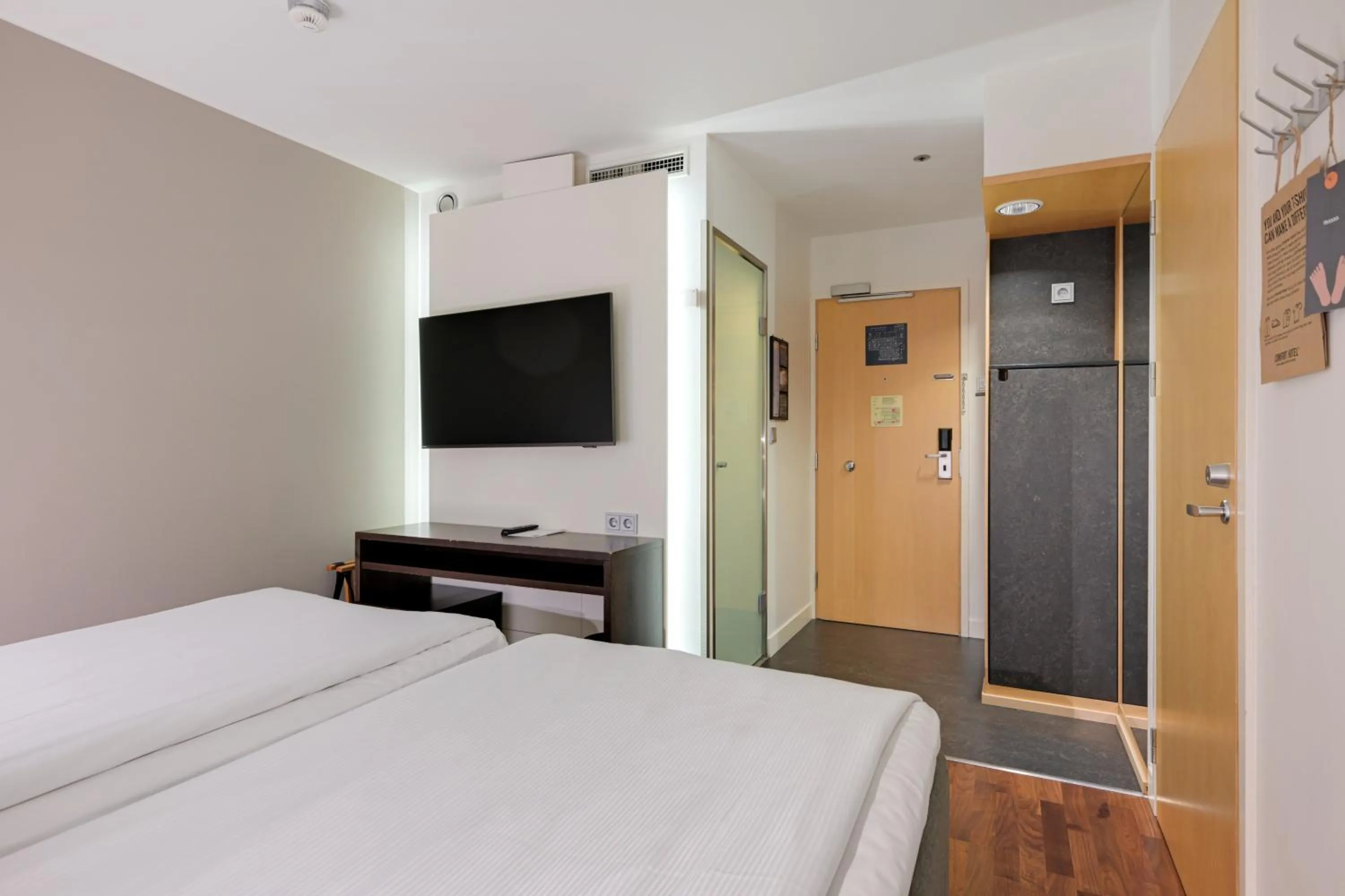 TV and multimedia, Bed in Comfort Hotel Xpress Helsinki Airport Terminal