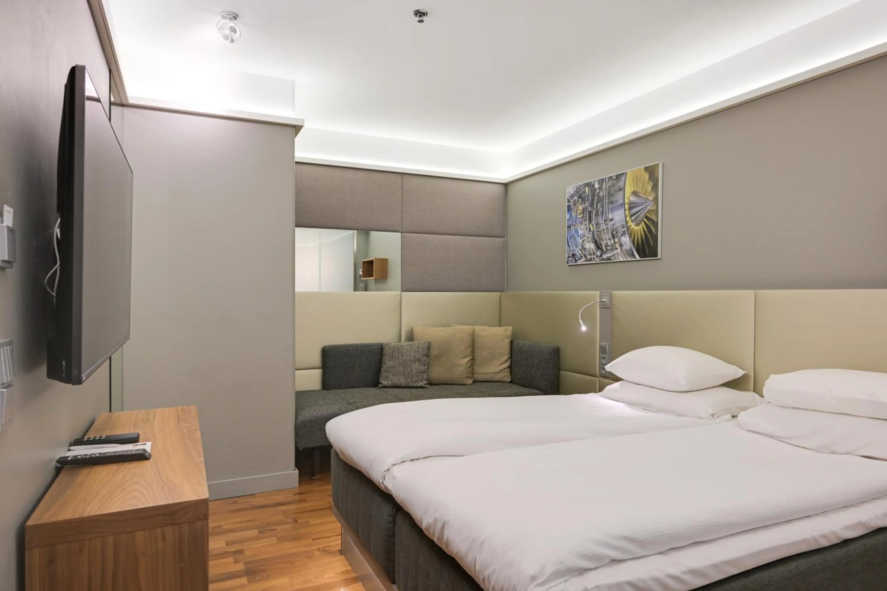 Bed in Comfort Hotel Xpress Helsinki Airport Terminal