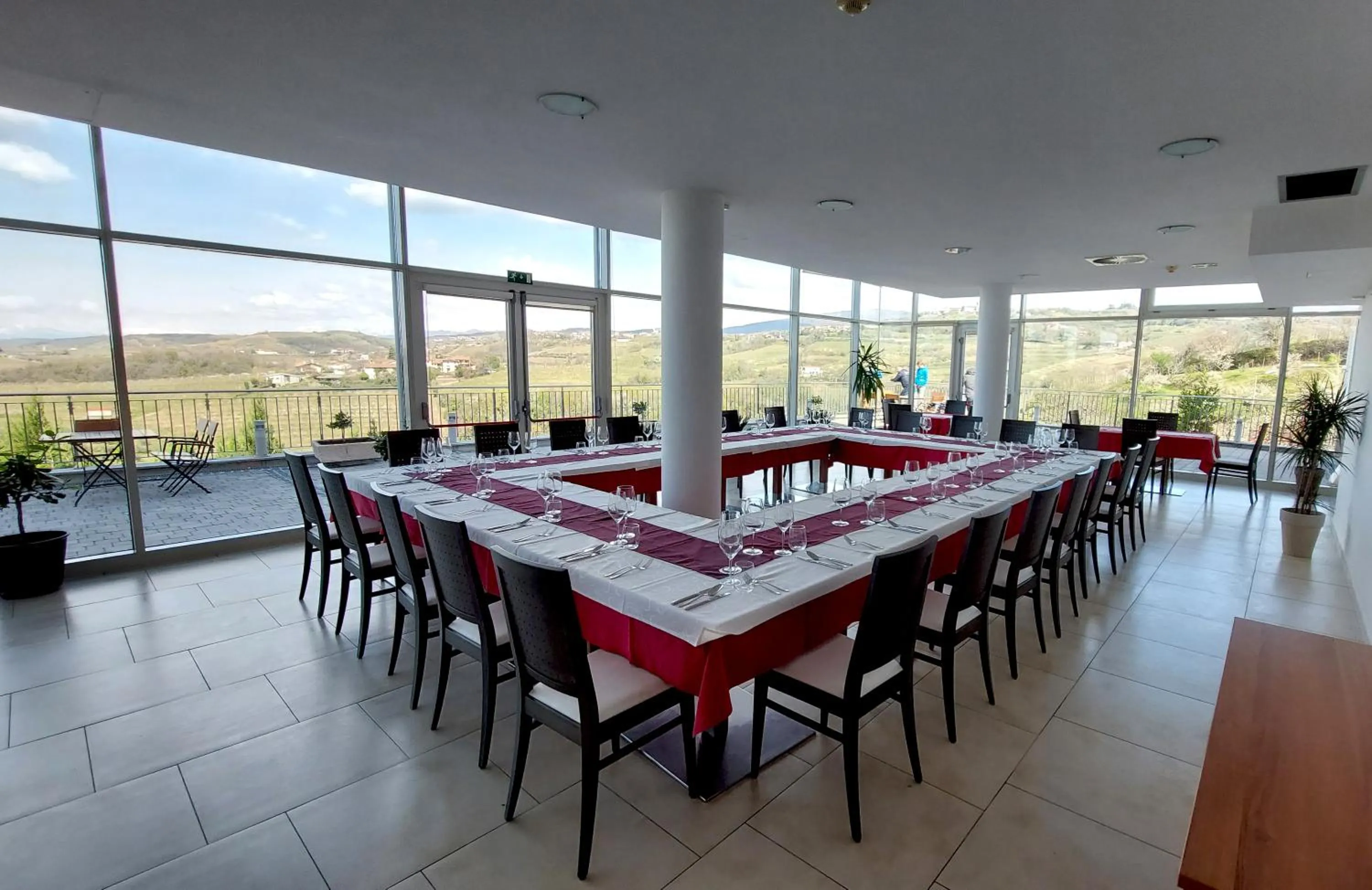 Restaurant/places to eat in Hotel Kozana