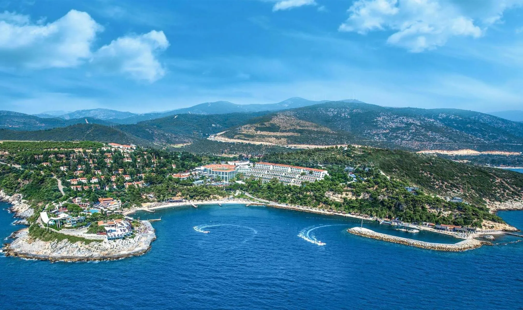 Property building in Pine Bay Holiday Resort