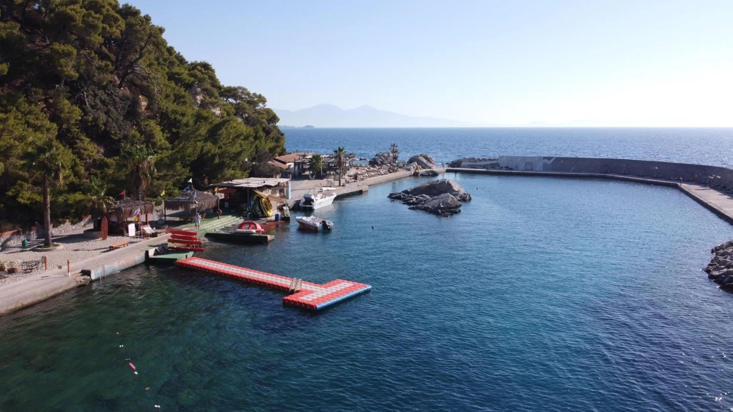 Beach in Pine Bay Holiday Resort