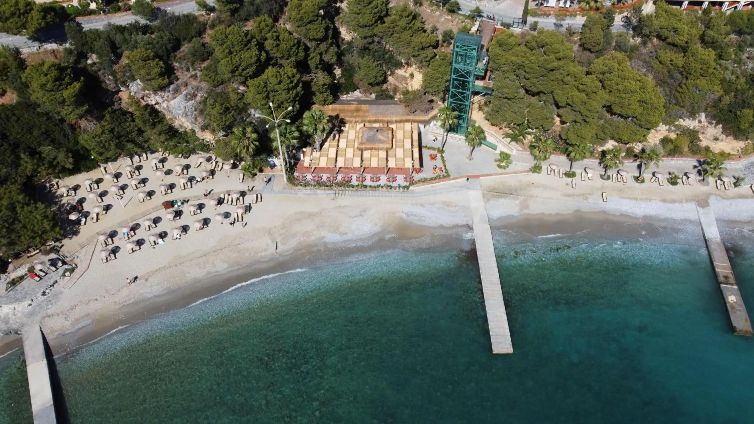 Beach in Pine Bay Holiday Resort