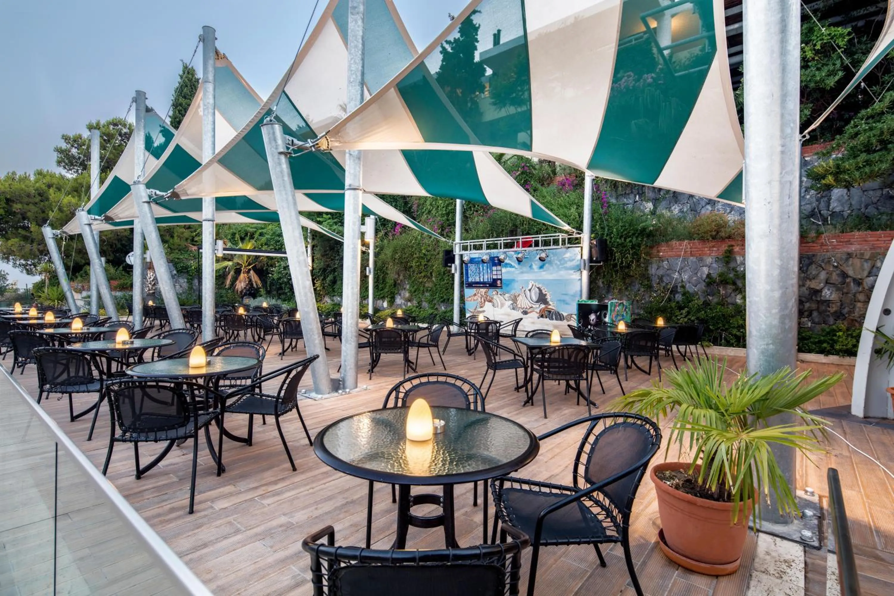 Lounge or bar in Pine Bay Holiday Resort