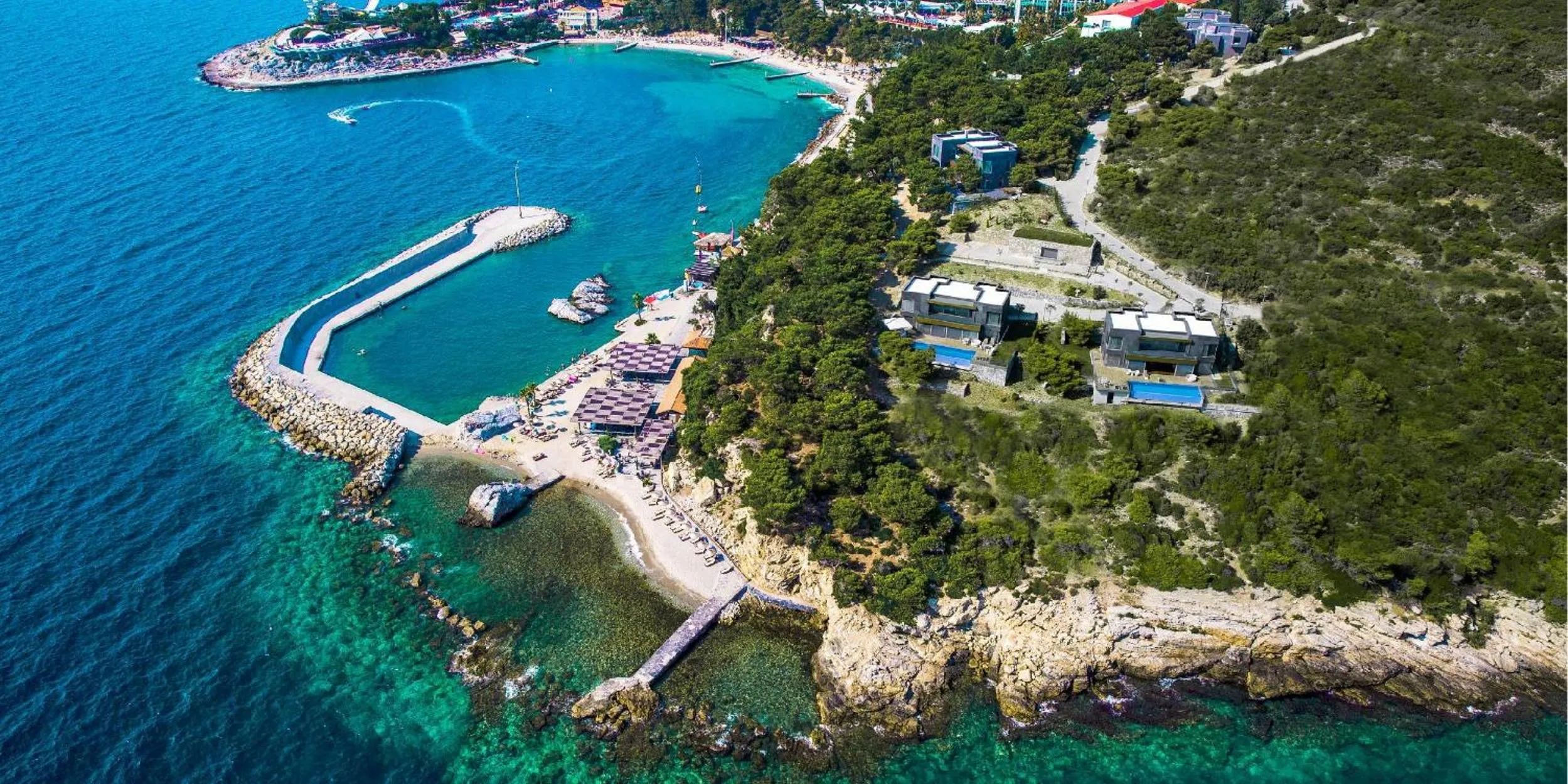 Property building in Pine Bay Holiday Resort