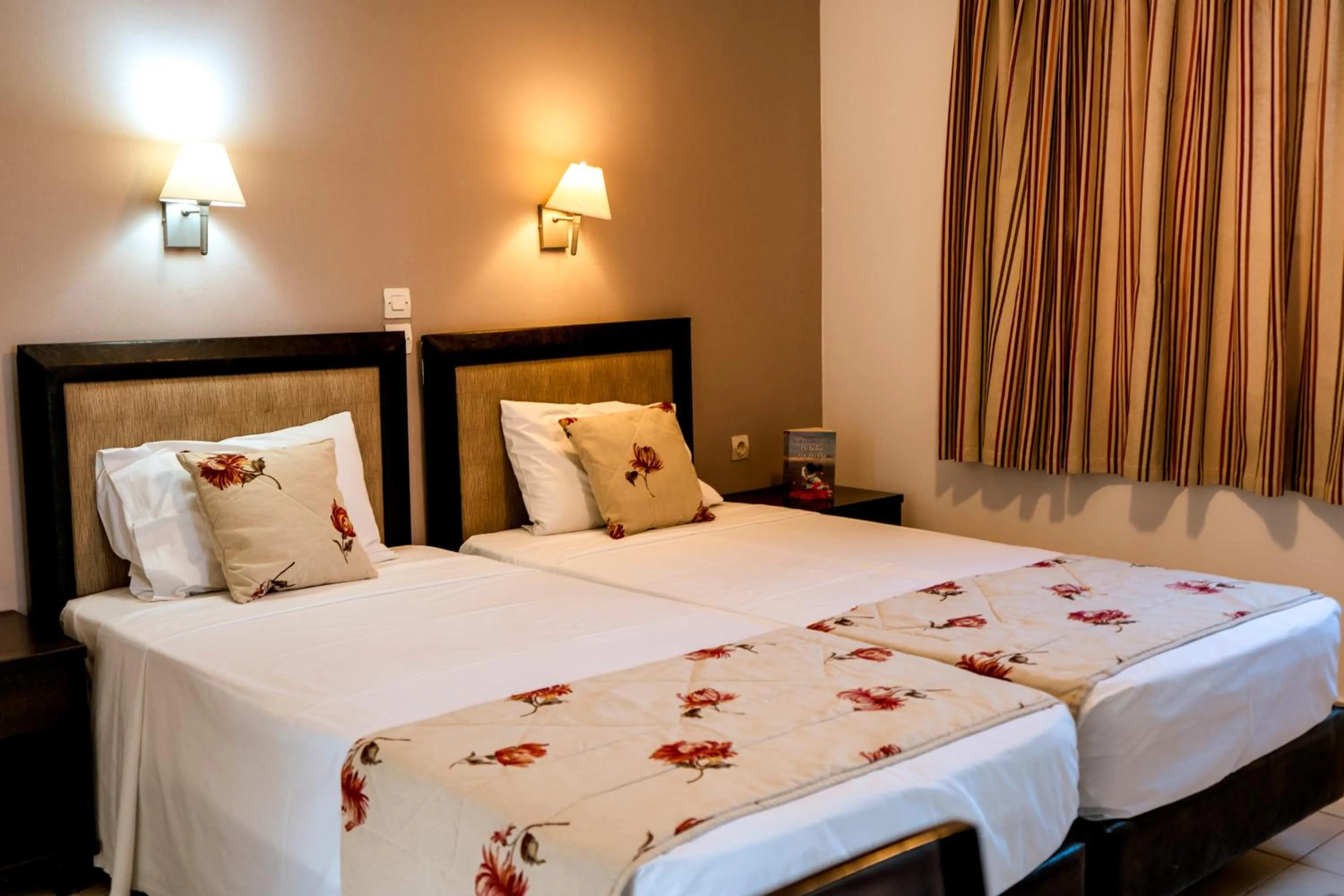 Bedroom, Bed in Oscar Hotel