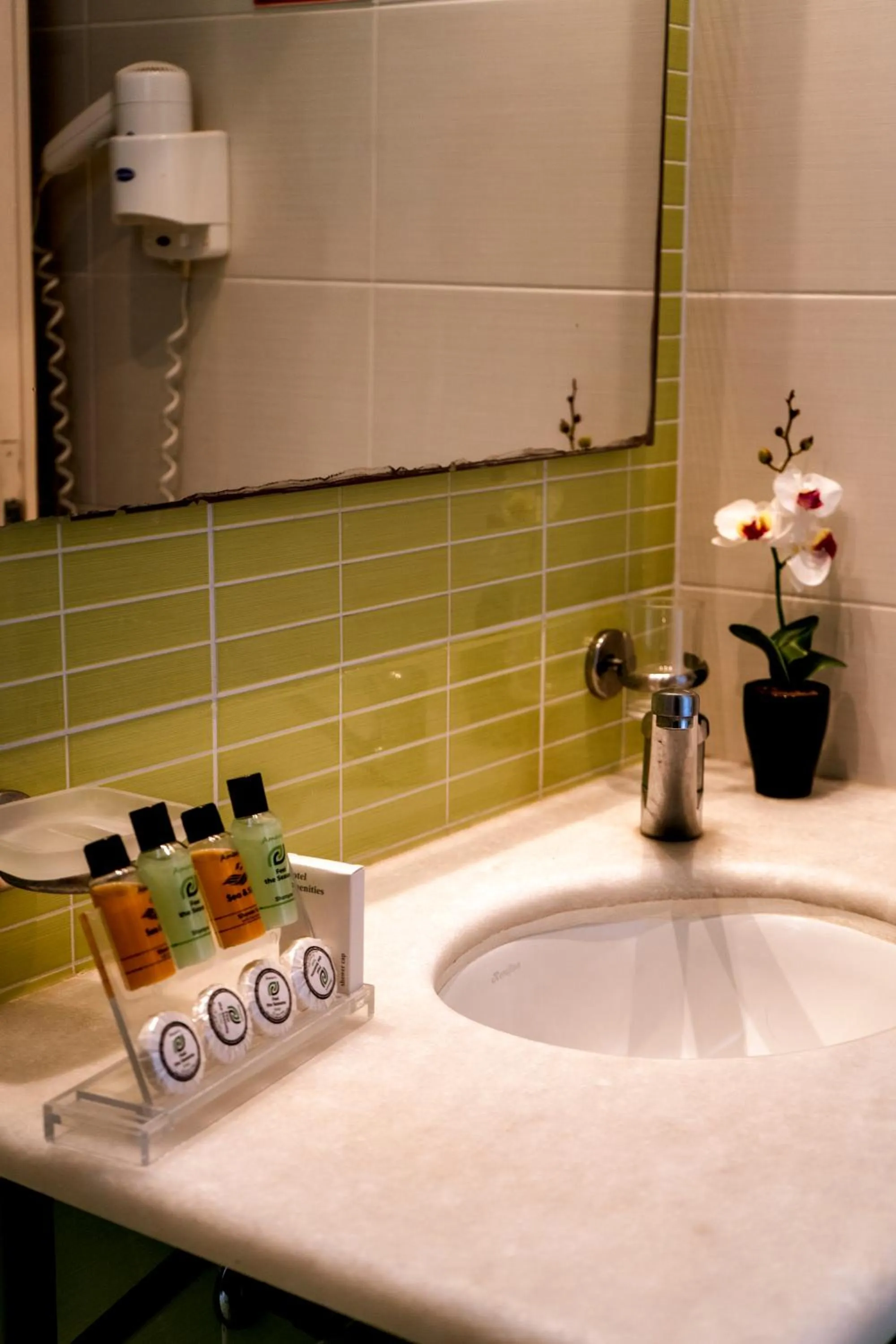 Bathroom in Oscar Hotel