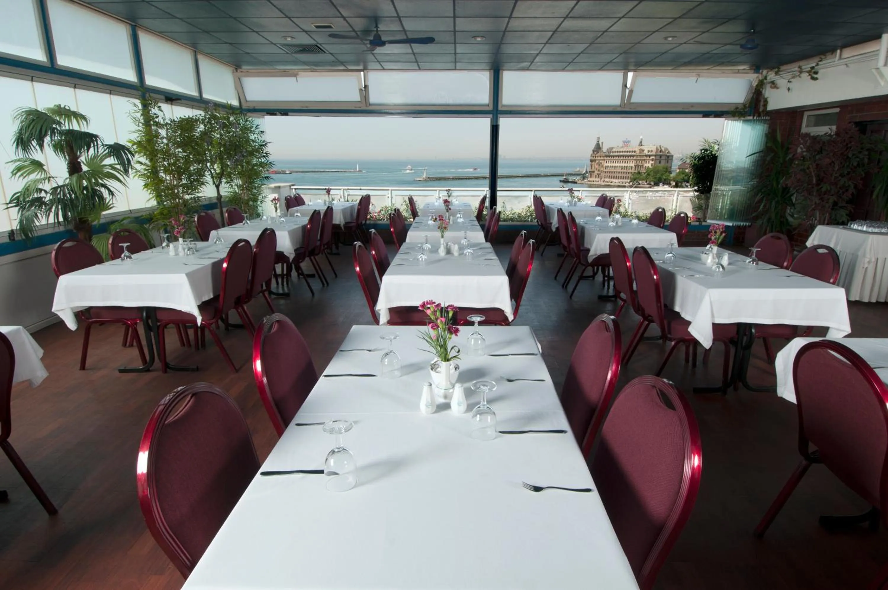 Restaurant/places to eat in Kadıköy Rıhtım Hotel