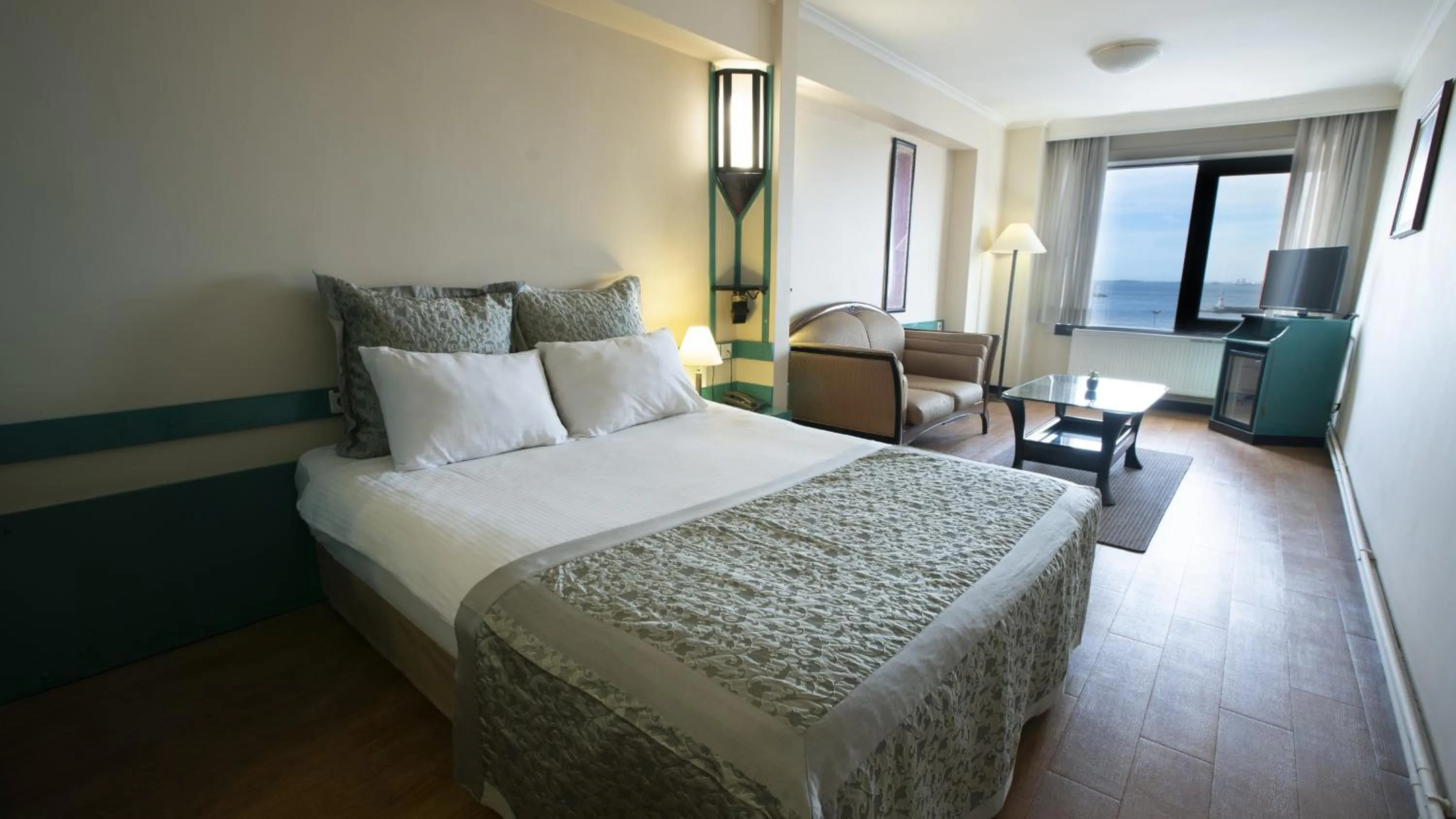 Bed in Kadıköy Rıhtım Hotel