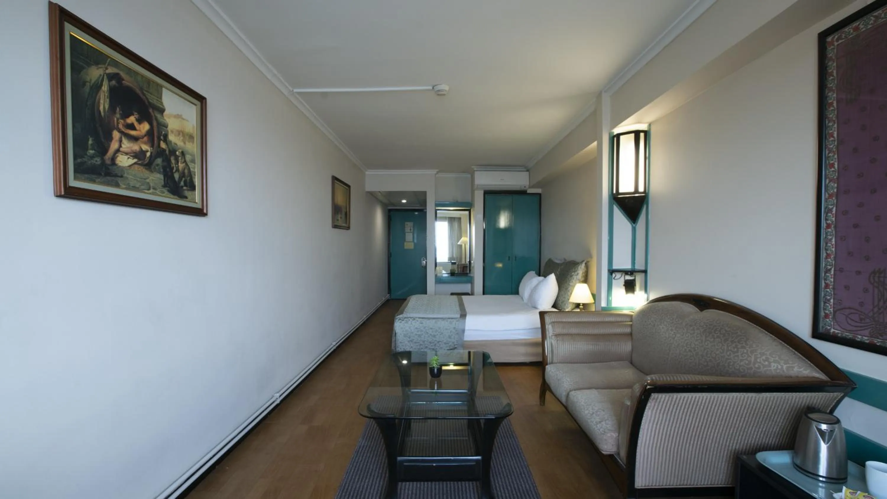 Photo of the whole room in Kadıköy Rıhtım Hotel