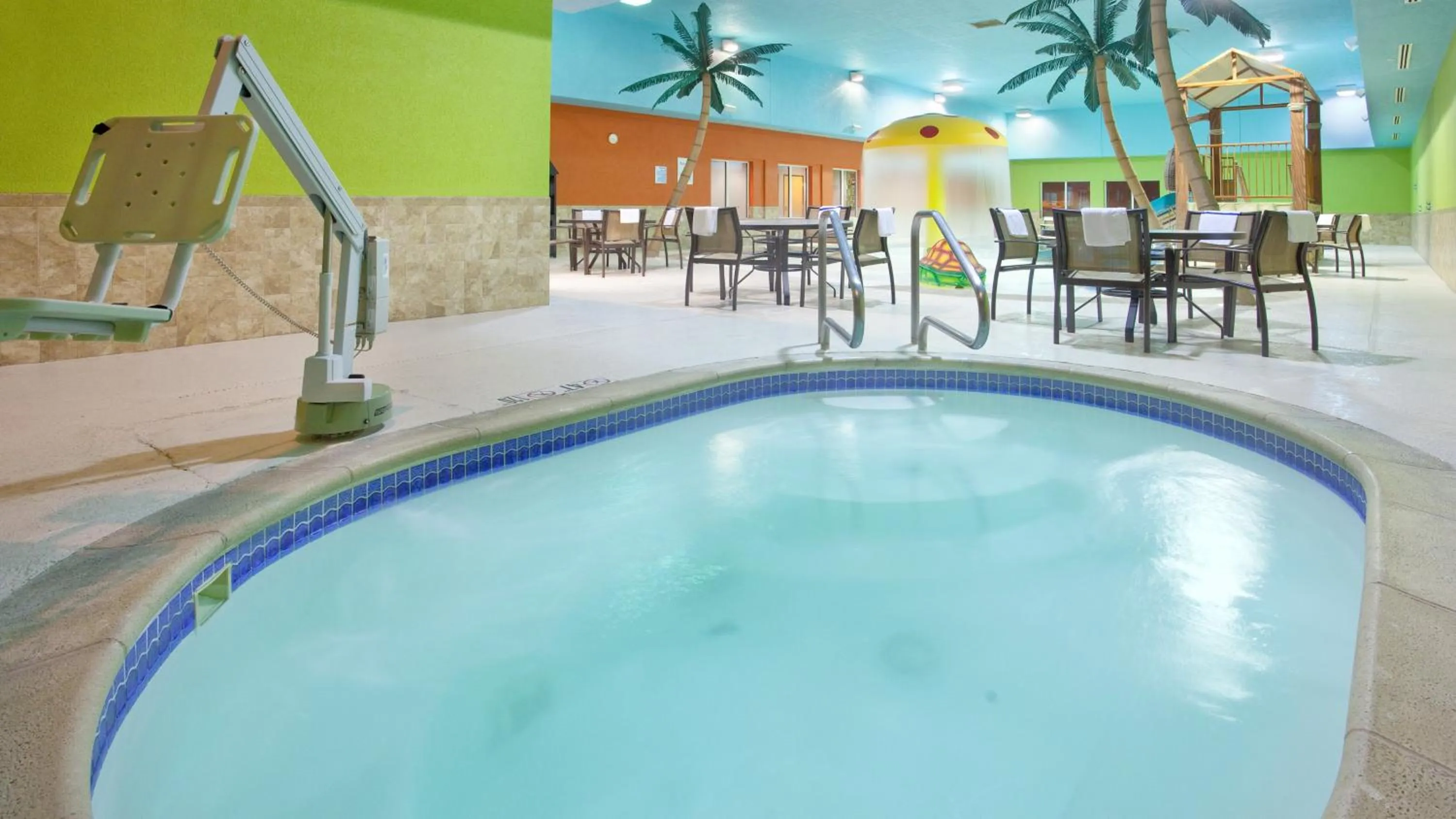 Swimming pool in Holiday Inn Express Fremont by IHG