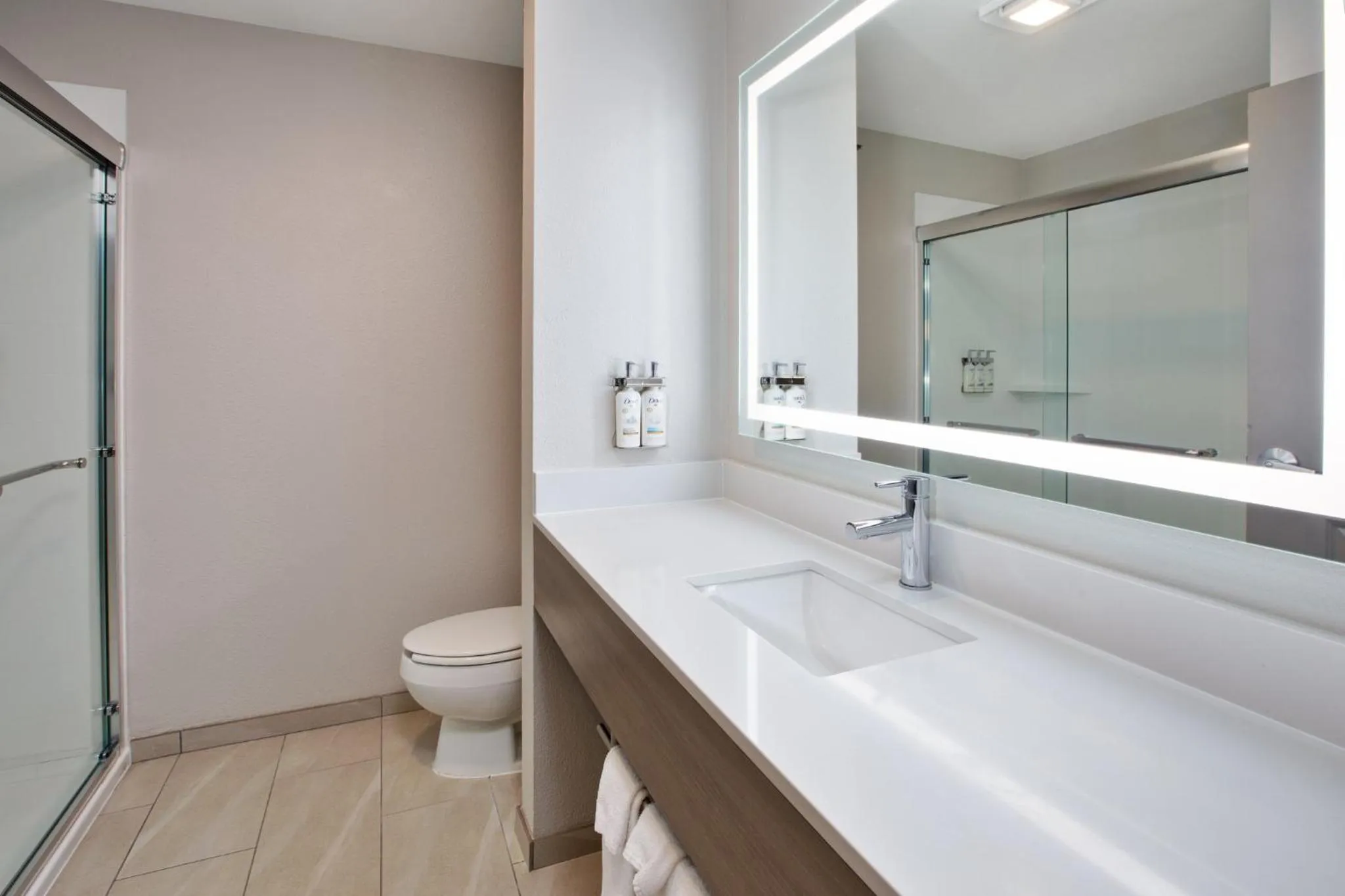 Photo of the whole room in Holiday Inn Express Fremont by IHG