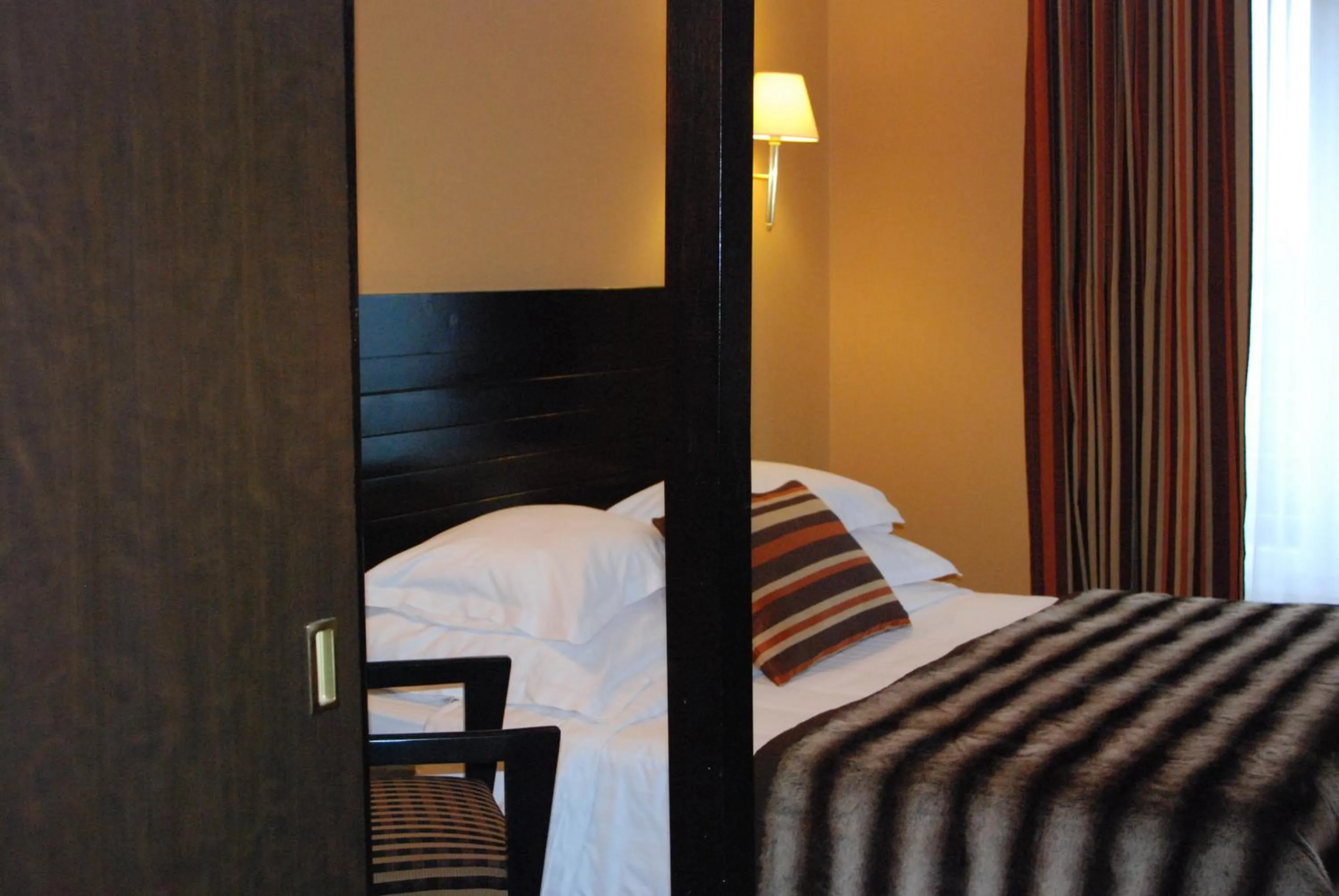 Bedroom, Bed in Hôtel Ariane & SPA