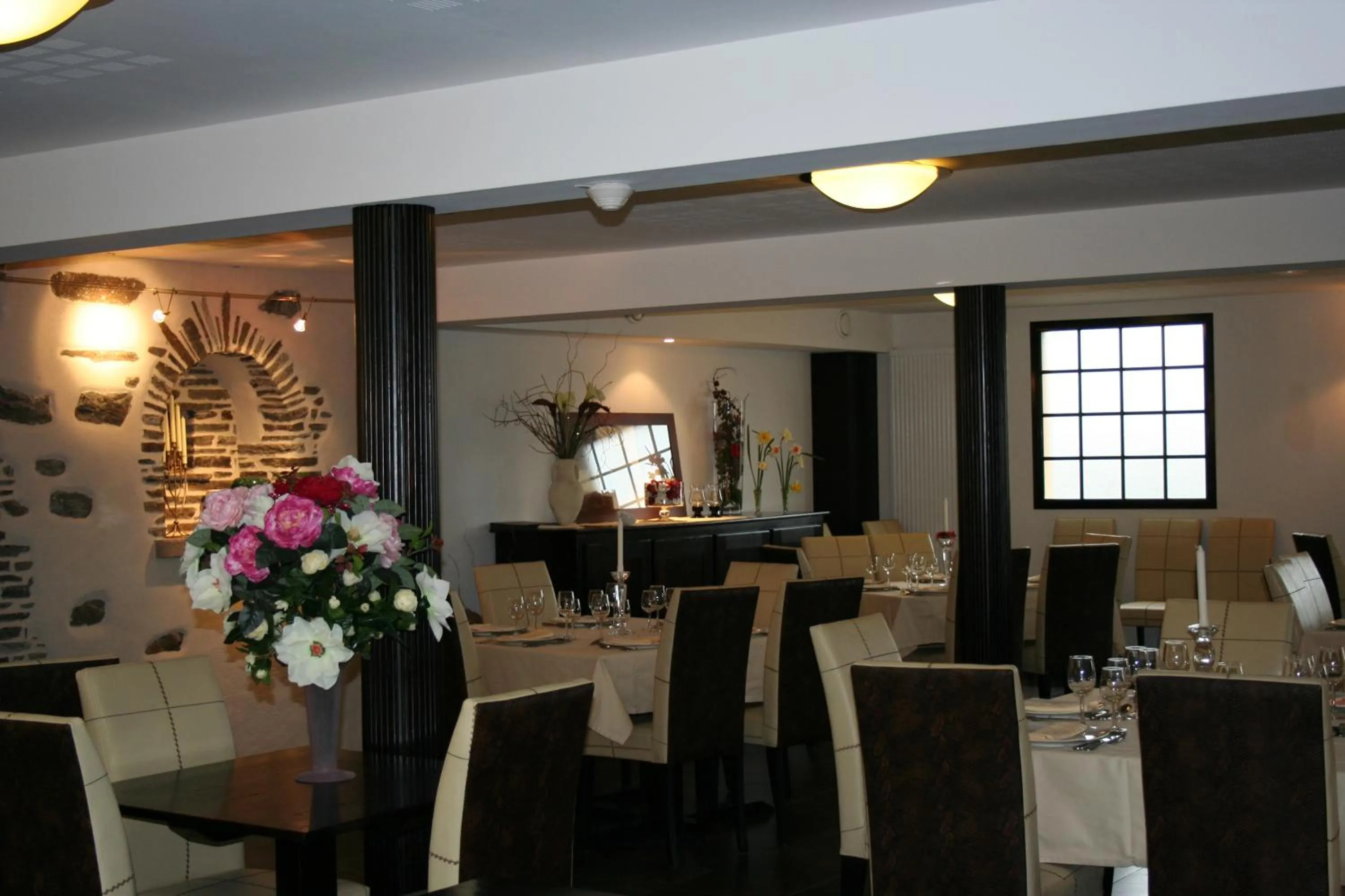 Restaurant/places to eat in Hôtel Ariane & SPA