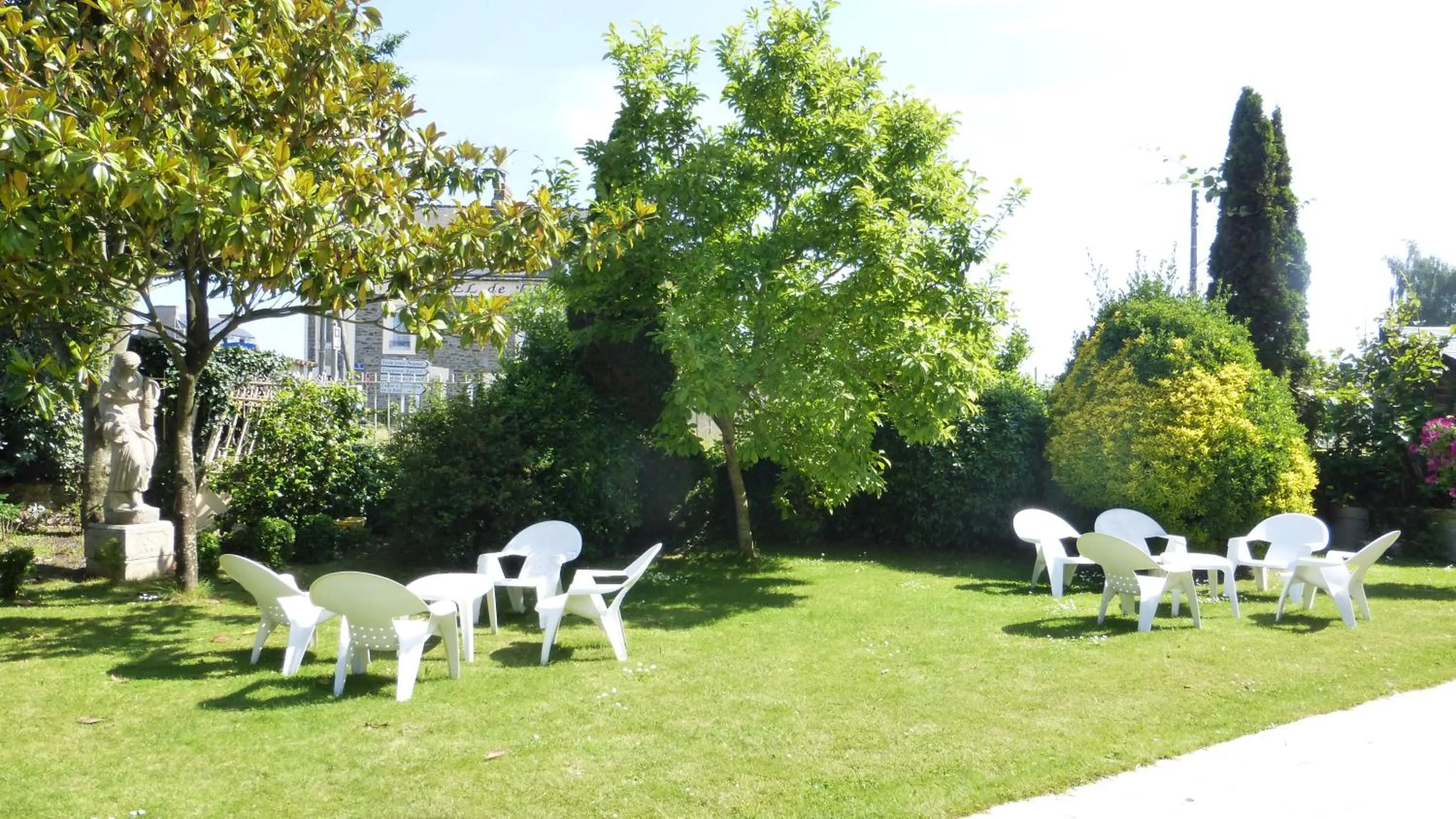 Patio in Hôtel Ariane & SPA