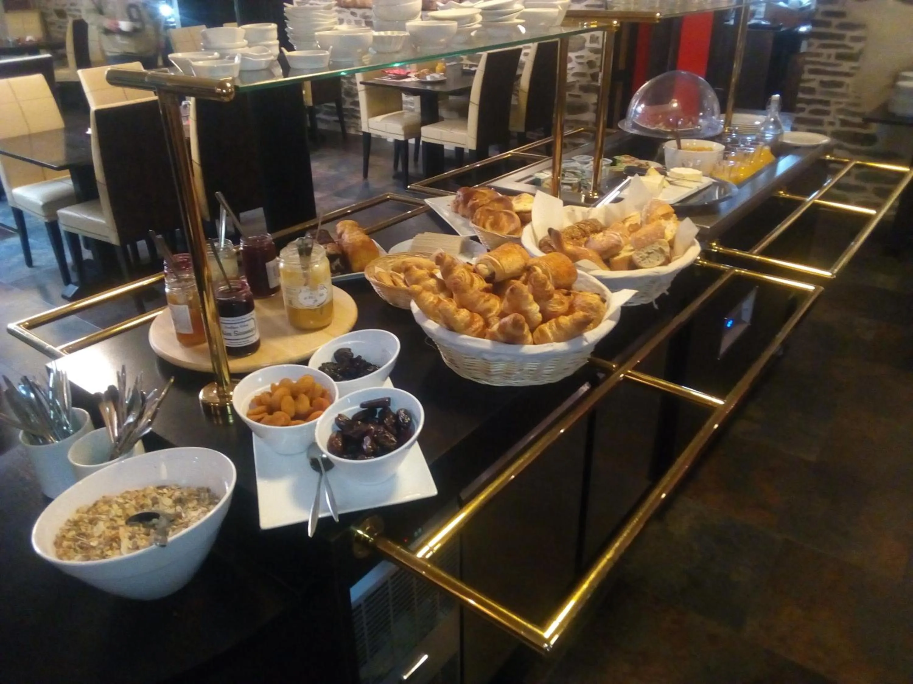 Buffet breakfast in Hôtel Ariane & SPA