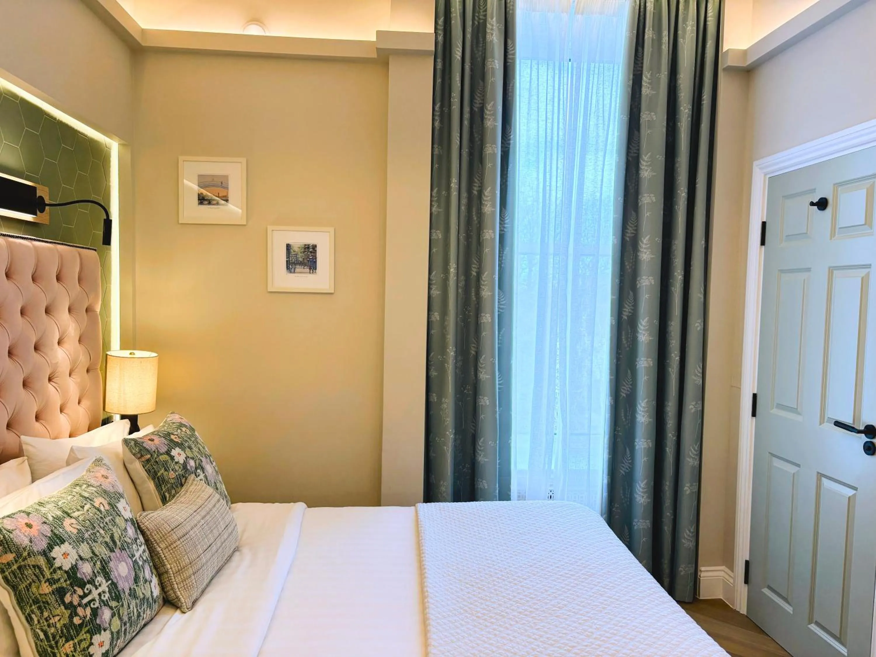 Bedroom, Bed in Roxford Lodge Hotel