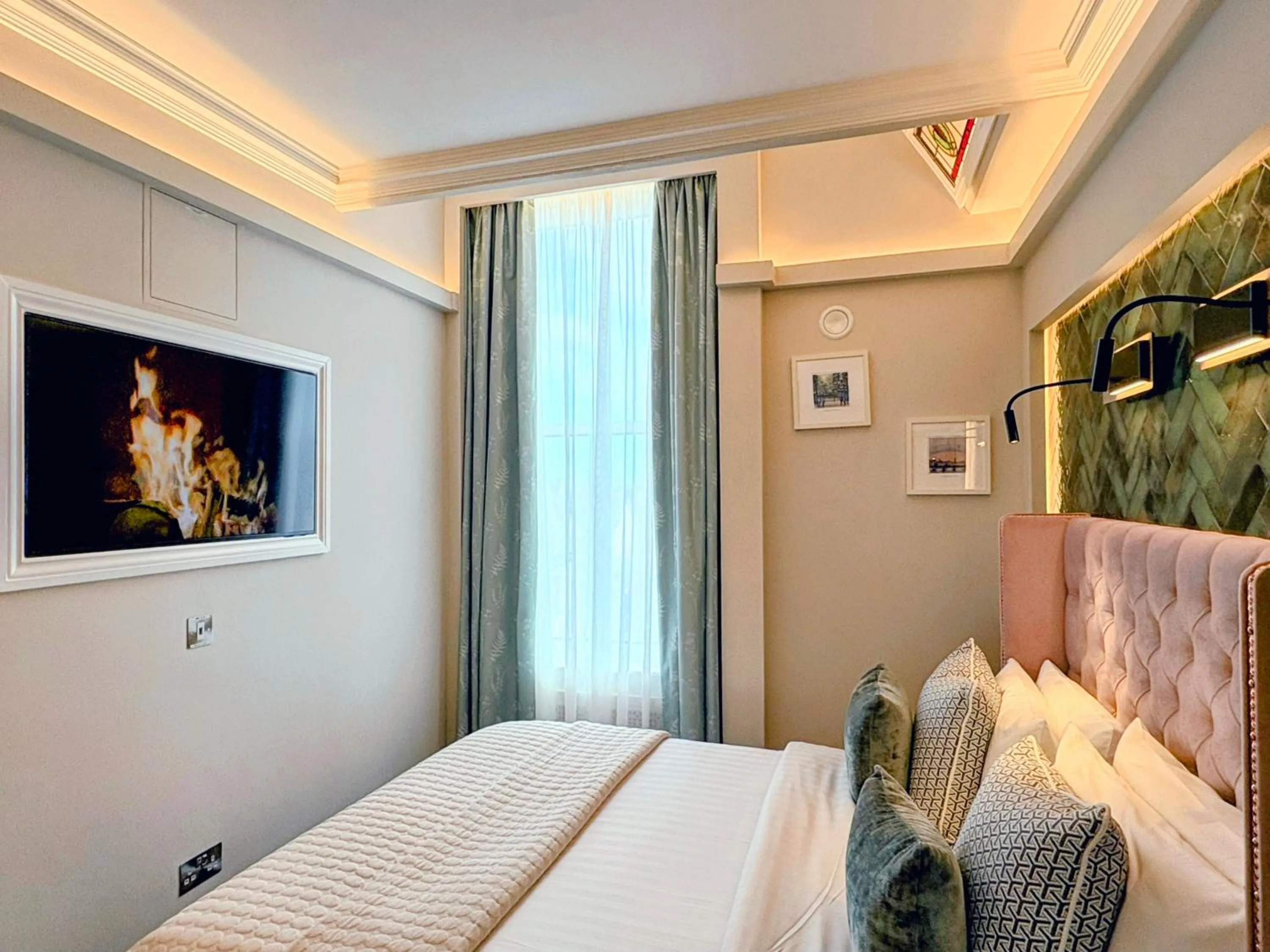 Bedroom, Bed in Roxford Lodge Hotel