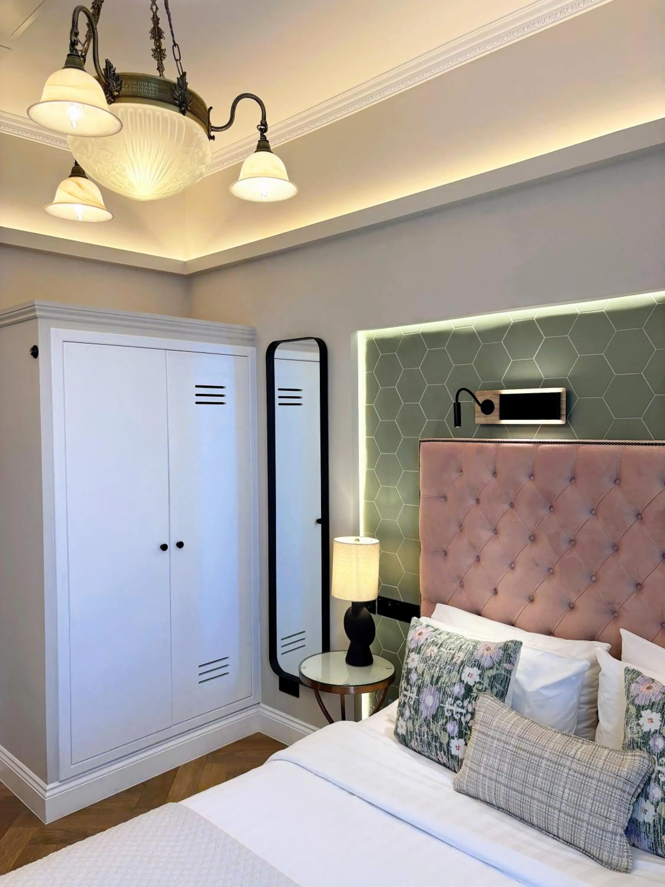 Bed in Roxford Lodge Hotel