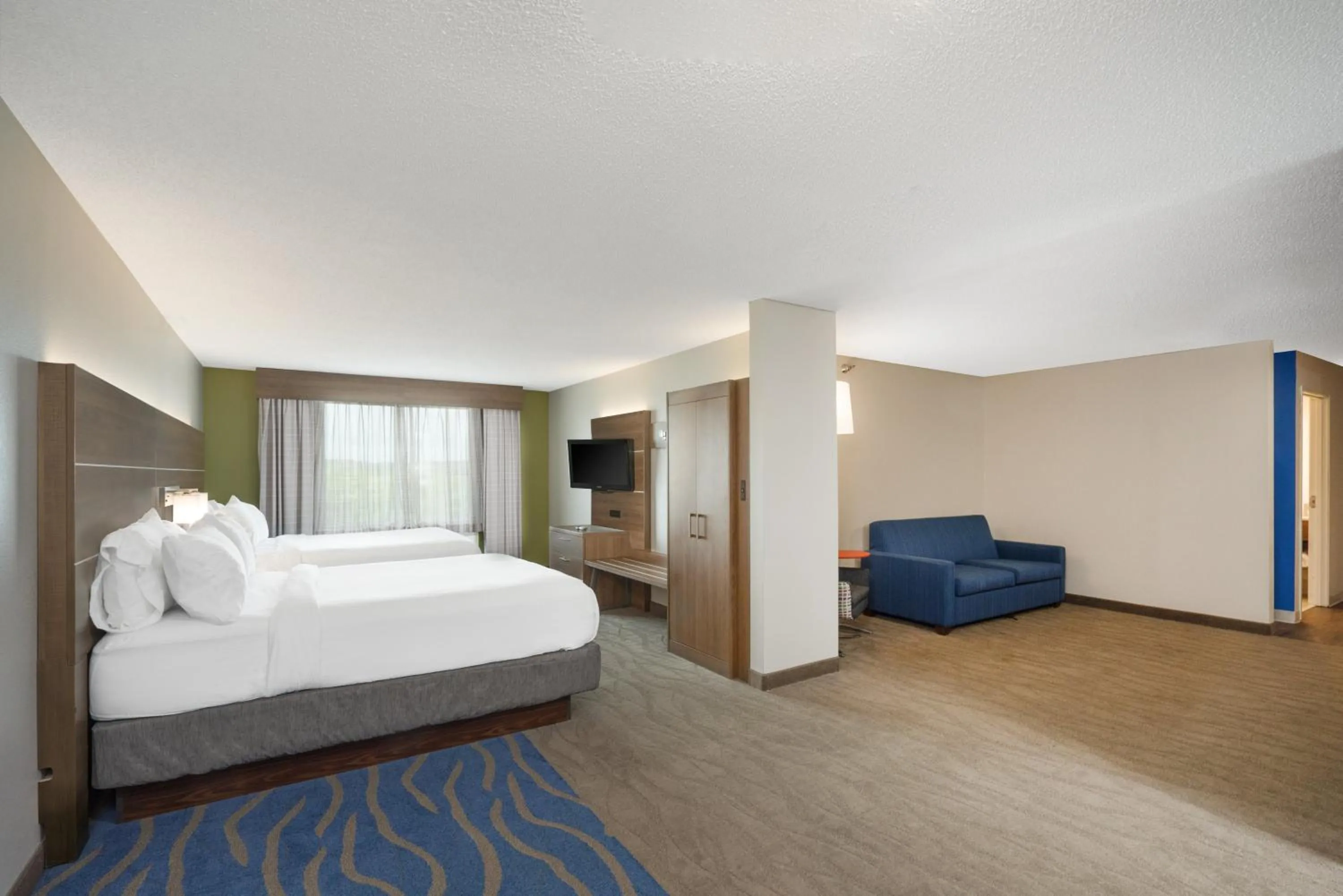 Photo of the whole room, Bed in Holiday Inn Express Hotel & Suites Frankfort by IHG
