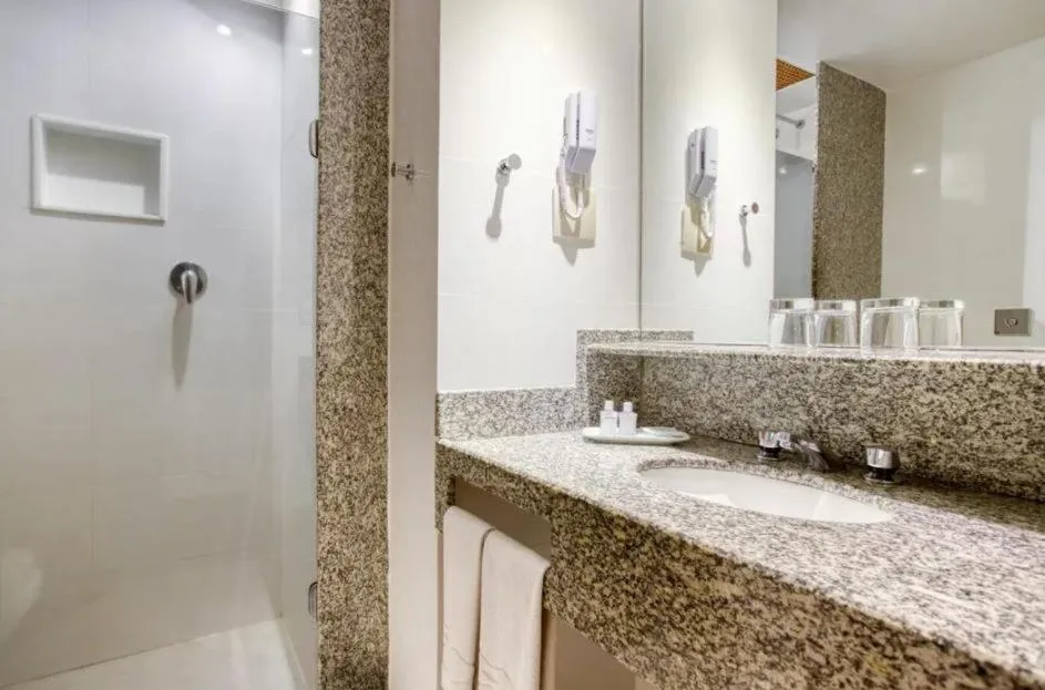 Bathroom in Premier Copacabana Hotel