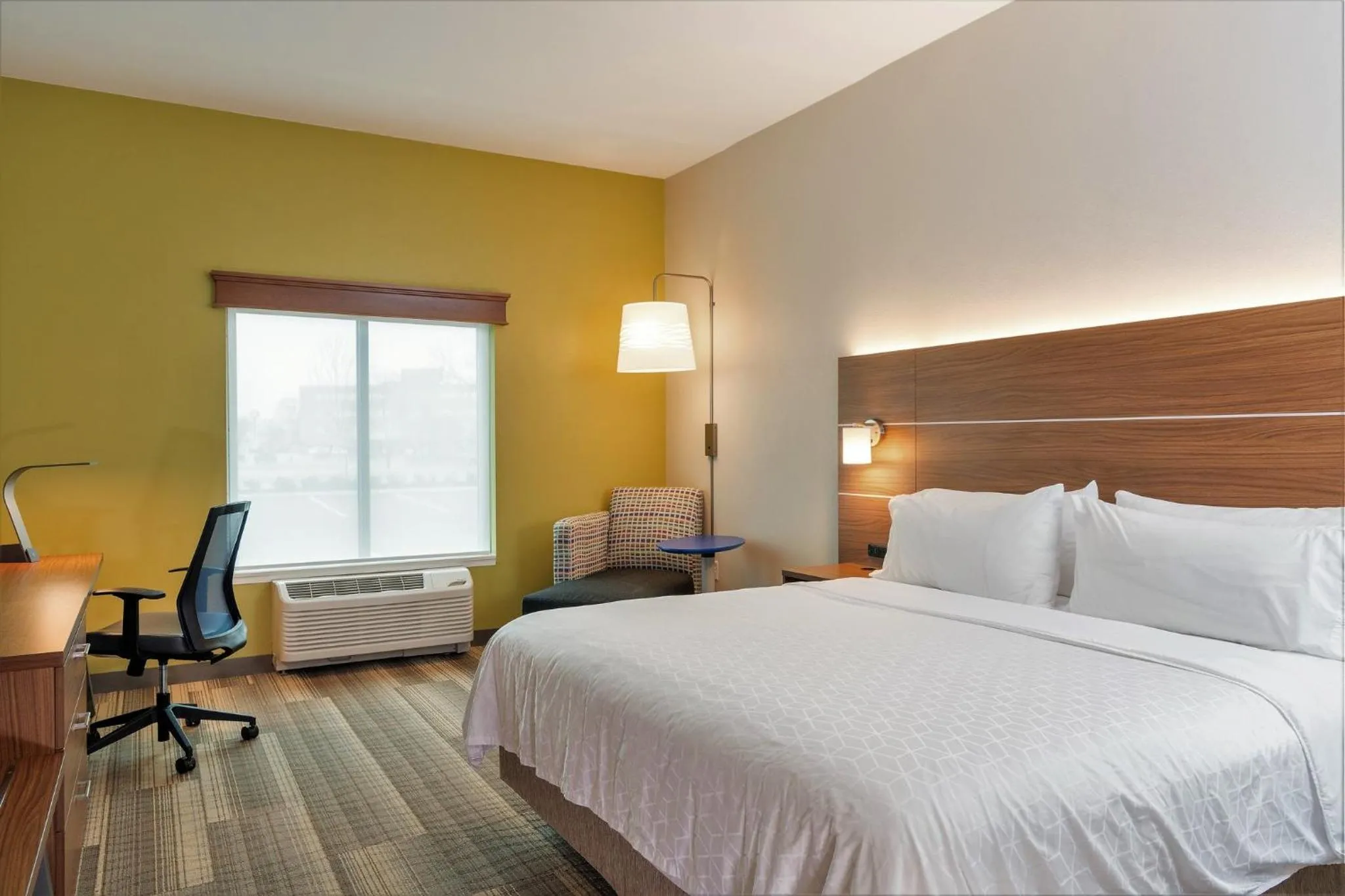 Photo of the whole room, Bed in Holiday Inn Express Hotel & Suites Hagerstown by IHG