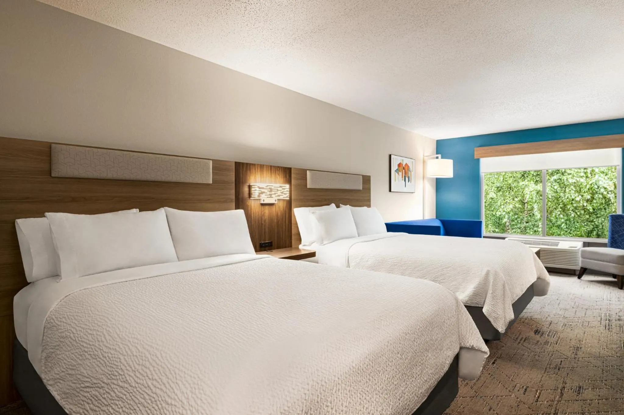 Photo of the whole room, Bed in Holiday Inn Express Hotel & Suites Hagerstown by IHG