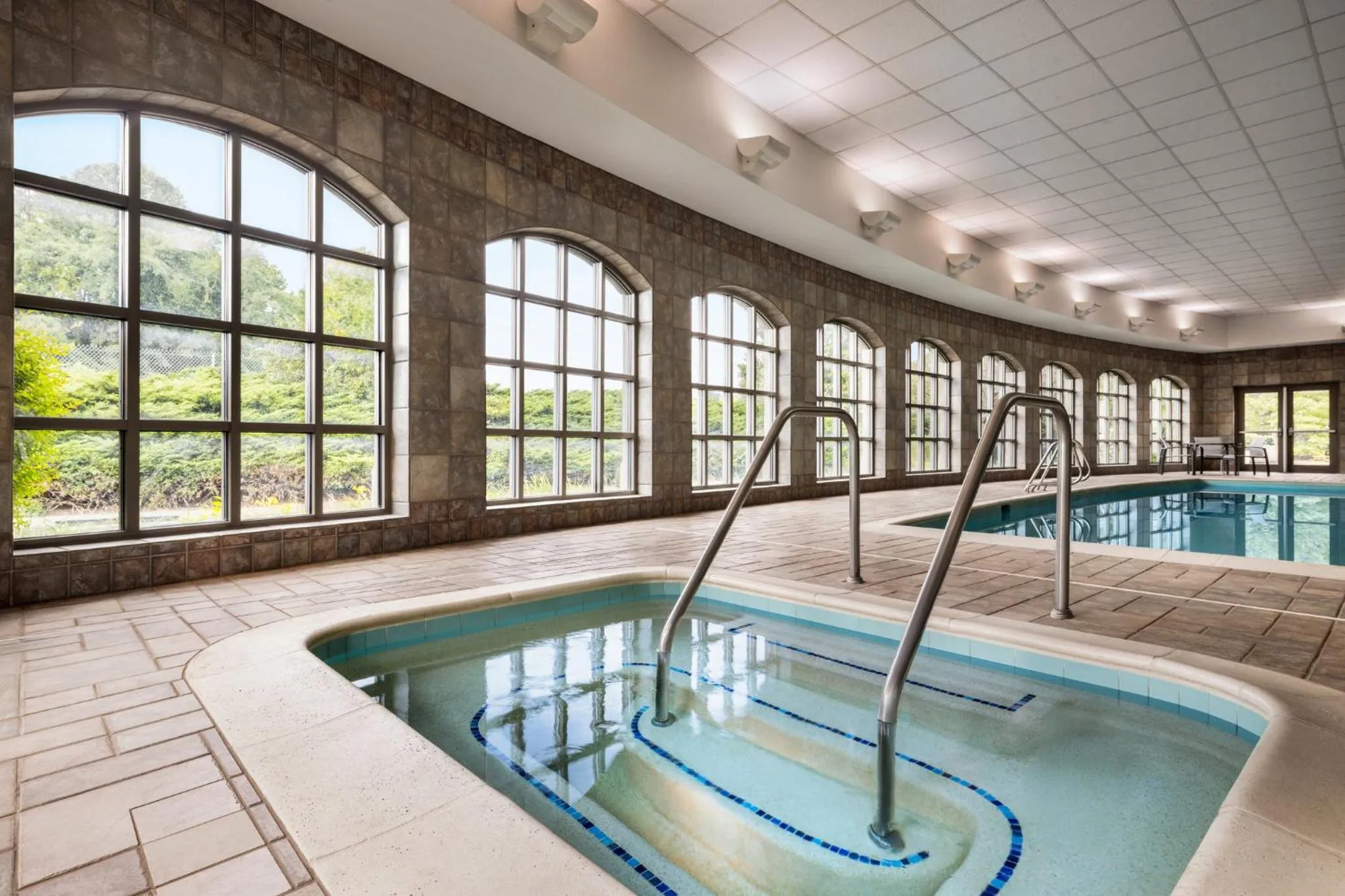 Swimming pool in Holiday Inn Express Hotel & Suites Hagerstown by IHG
