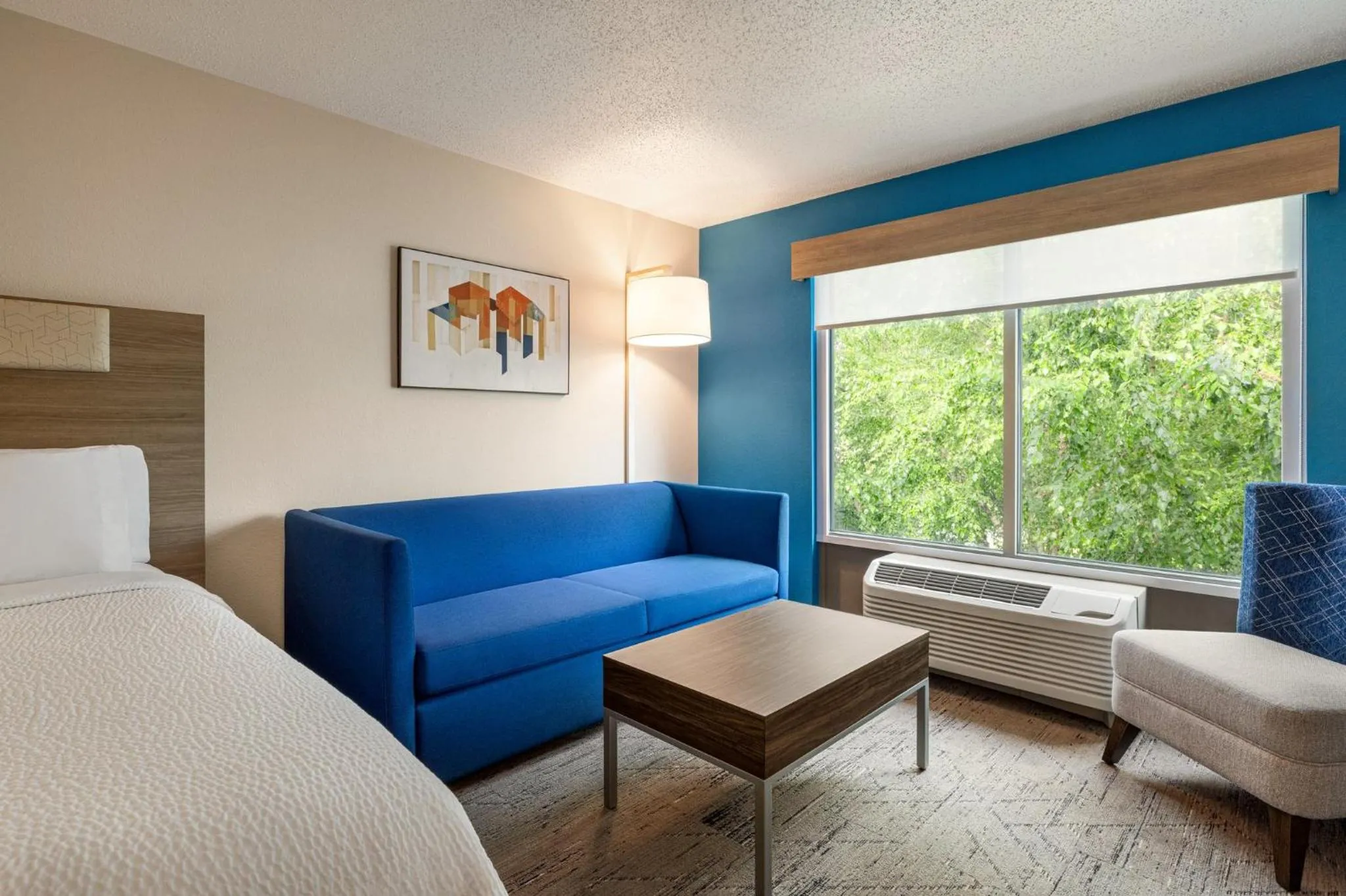 Photo of the whole room, Bed in Holiday Inn Express Hotel & Suites Hagerstown by IHG