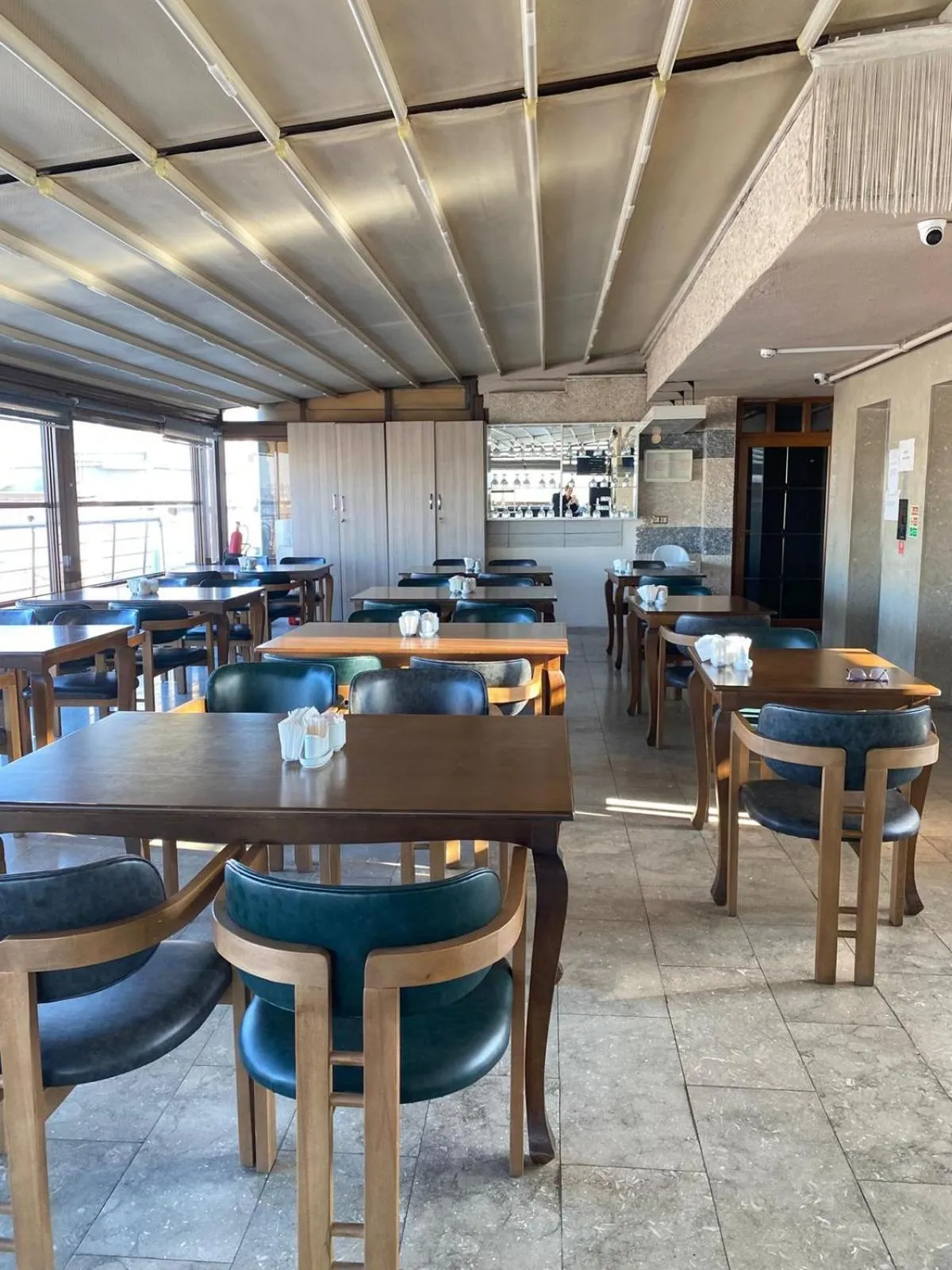 Restaurant/places to eat in Istanbul River Hotel