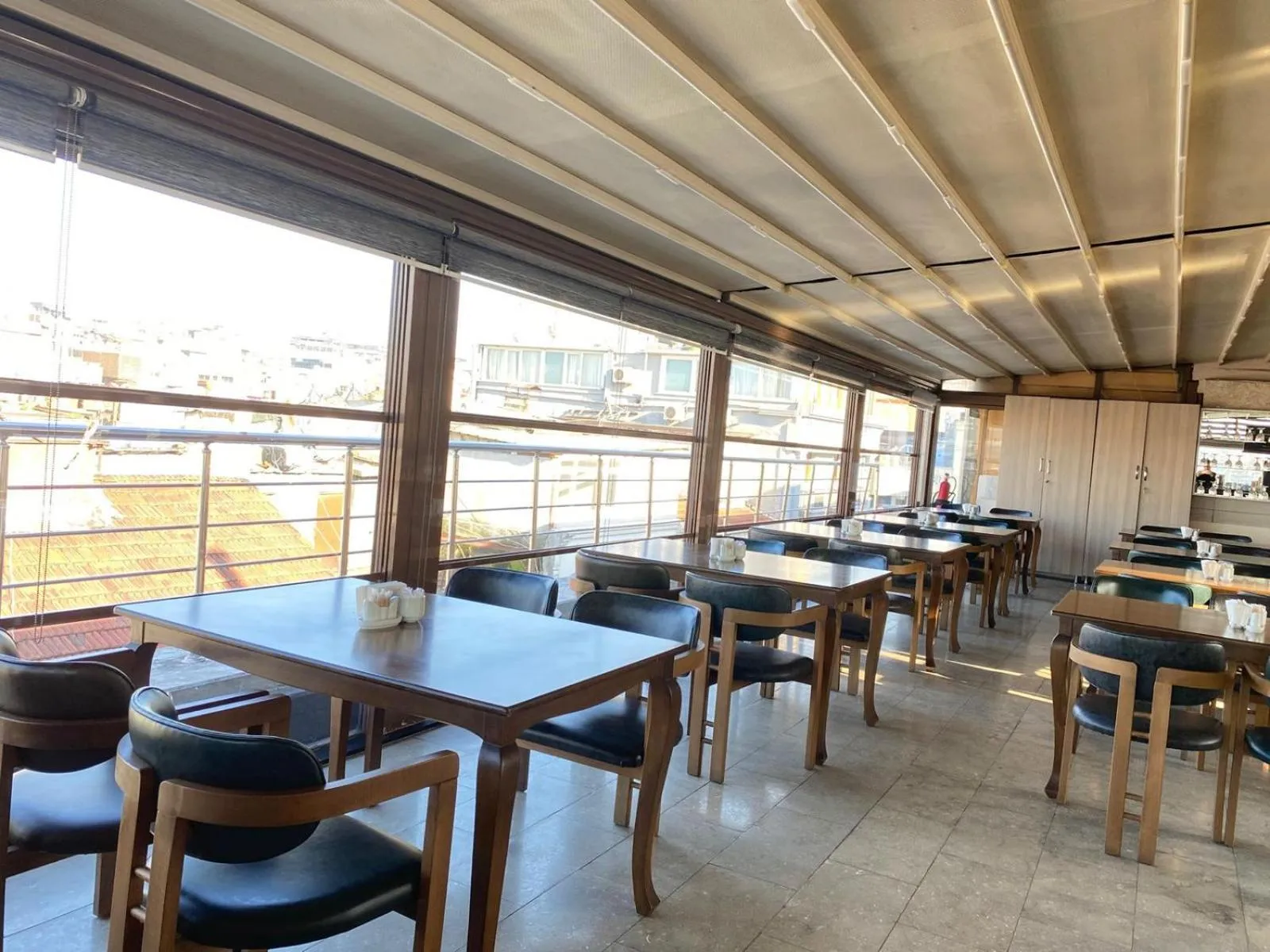 Restaurant/places to eat in Istanbul River Hotel