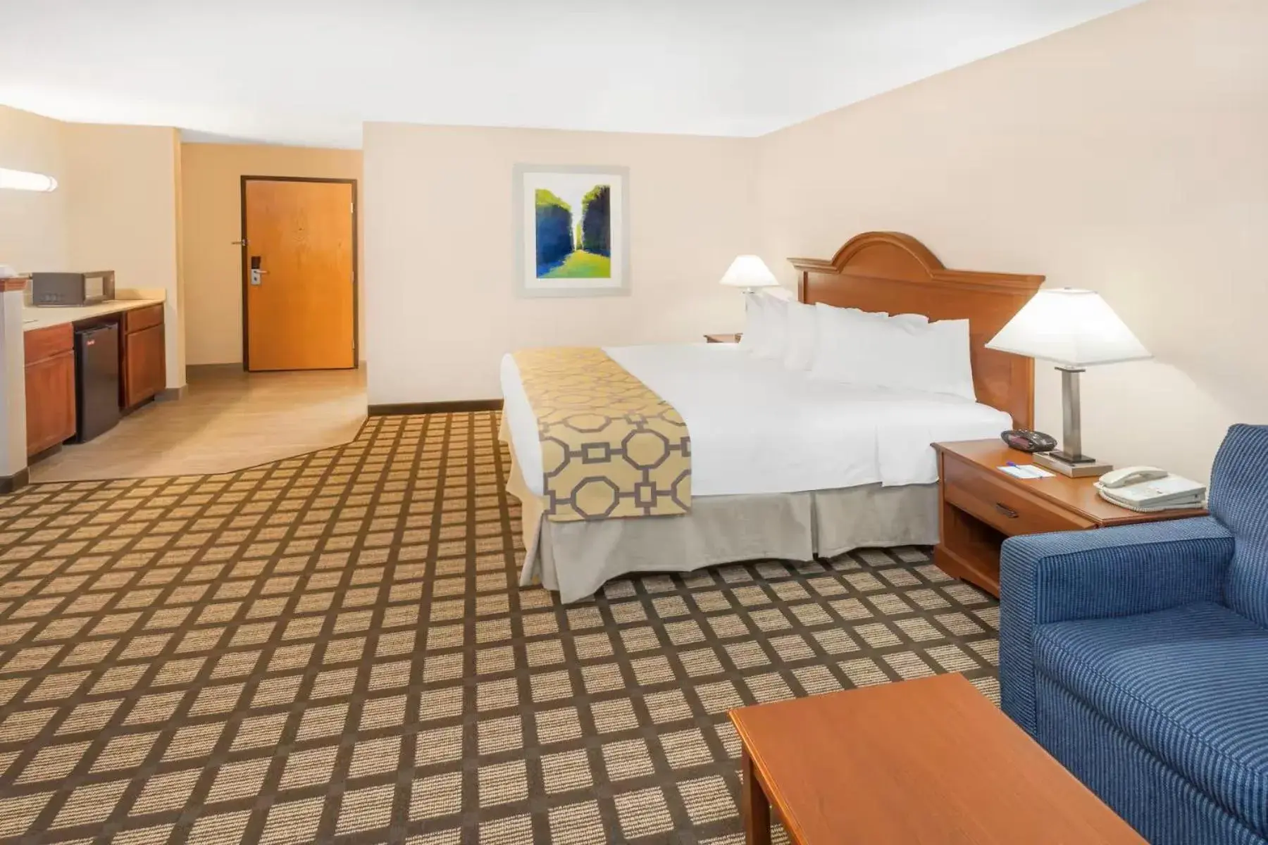 Studio King Suite - Non-Smoking in Baymont by Wyndham Galesburg Studio King Suite - Non-Smoking in Baymont by Wyndham Galesburg