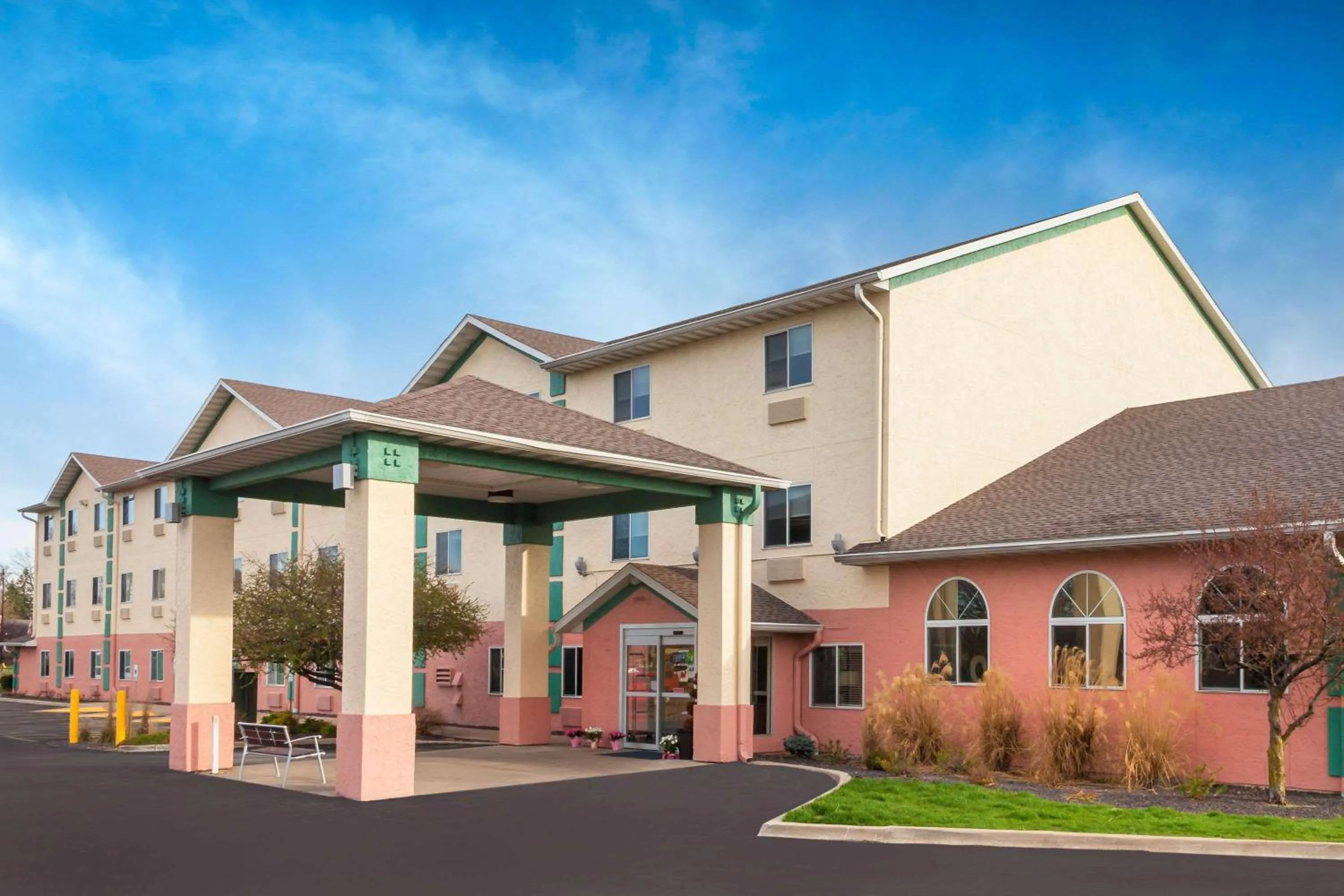 Property building in Baymont by Wyndham Galesburg