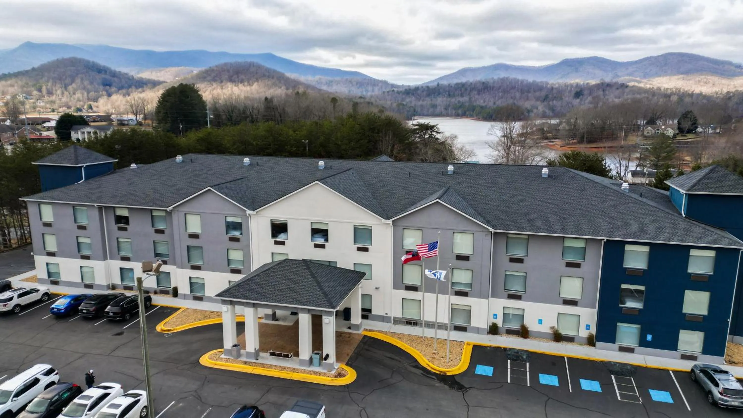 Property building in Holiday Inn Express Hotel & Suites Hiawassee by IHG