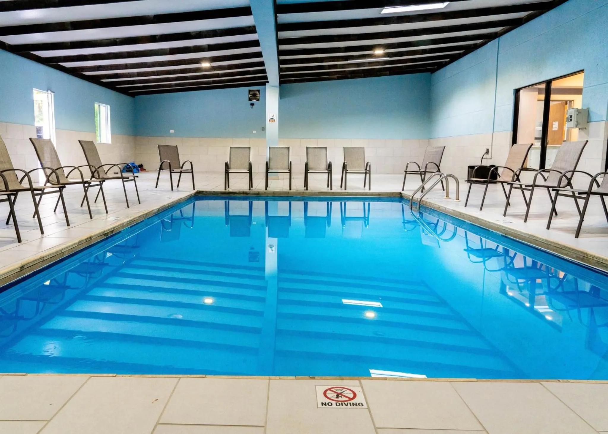 Swimming pool in Holiday Inn Express Hotel & Suites Hiawassee by IHG
