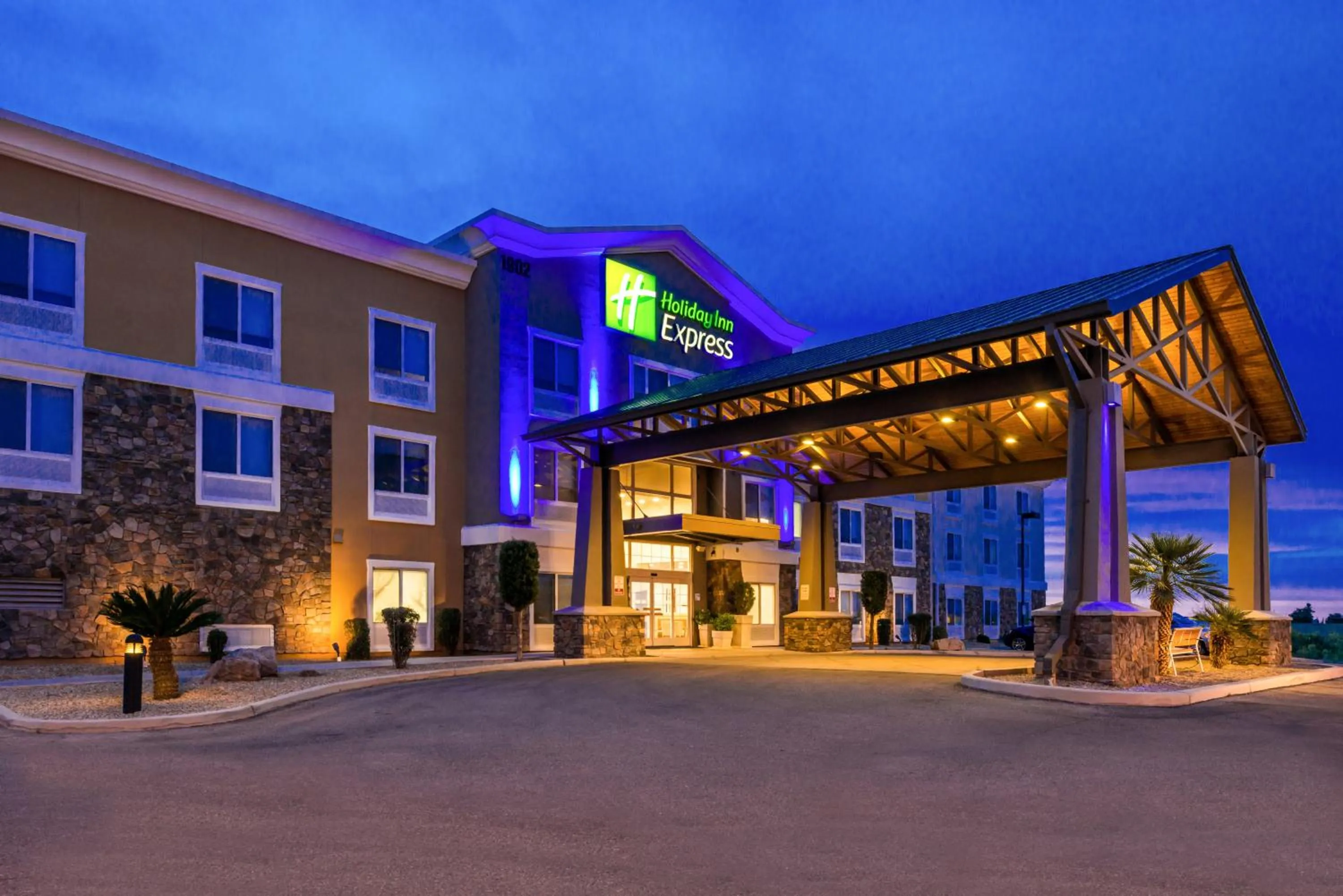 Property building in Holiday Inn Express Sierra Vista by IHG
