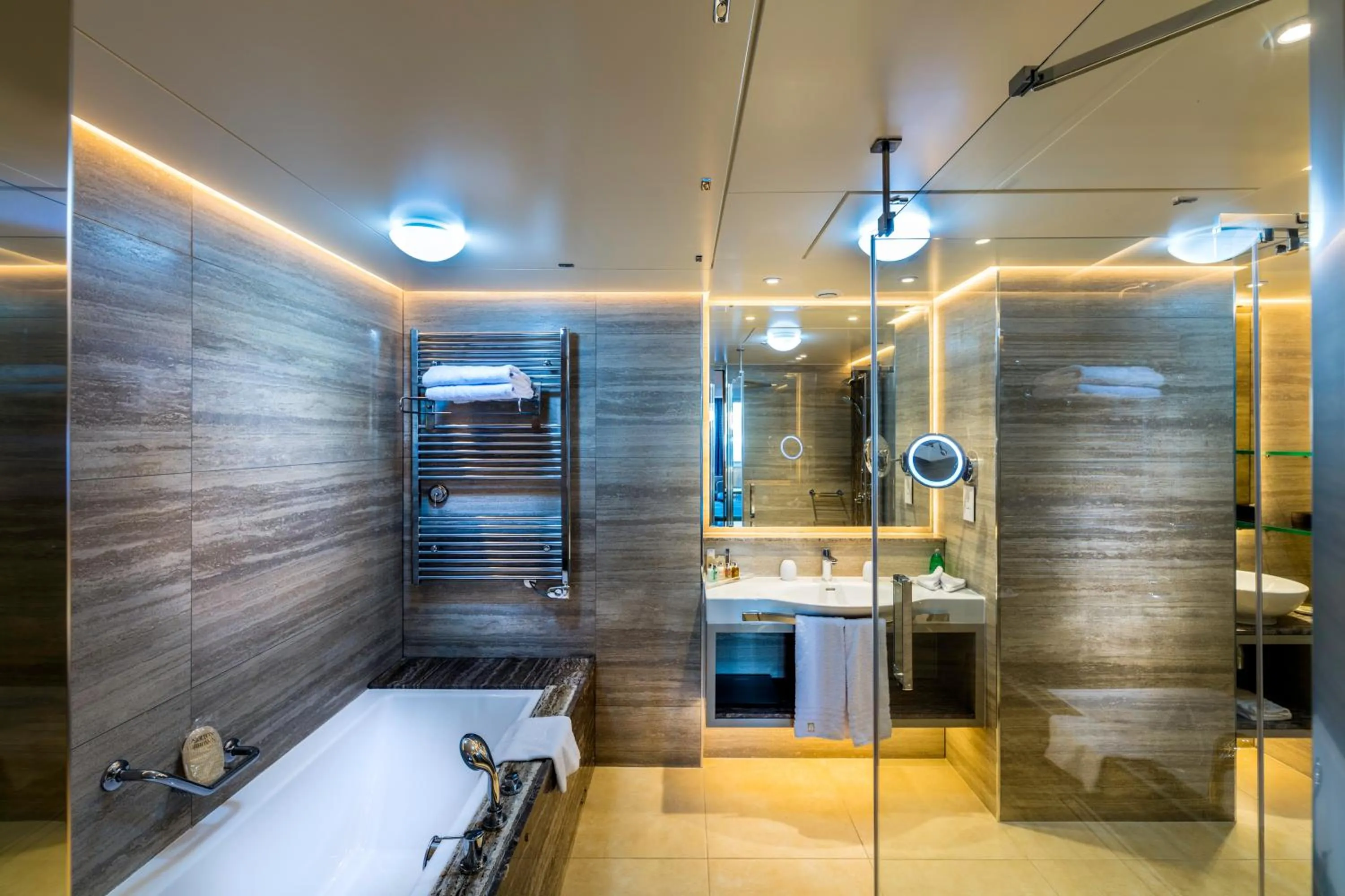 Shower in Columbia Beach Resort