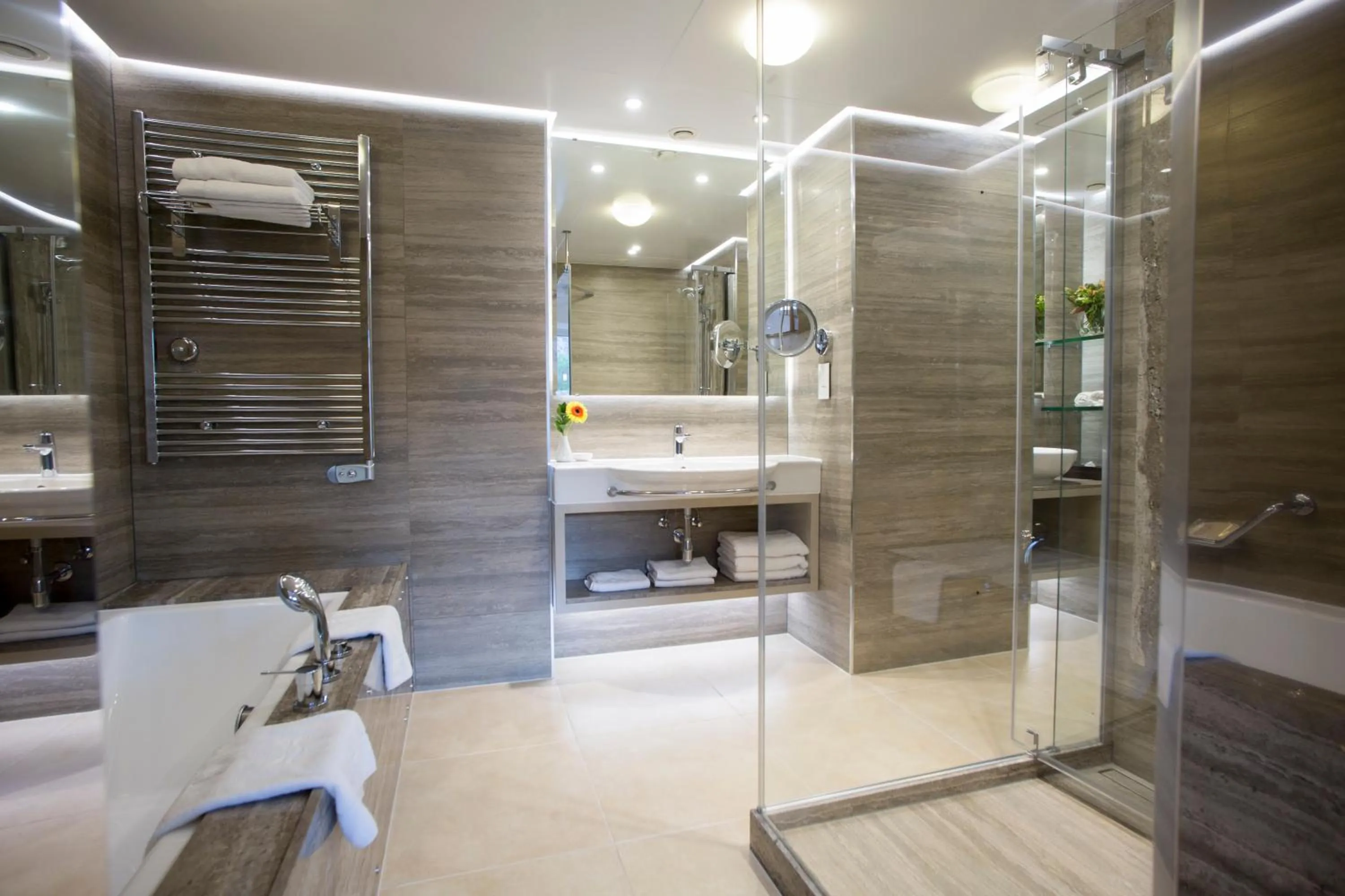 Shower in Columbia Beach Resort