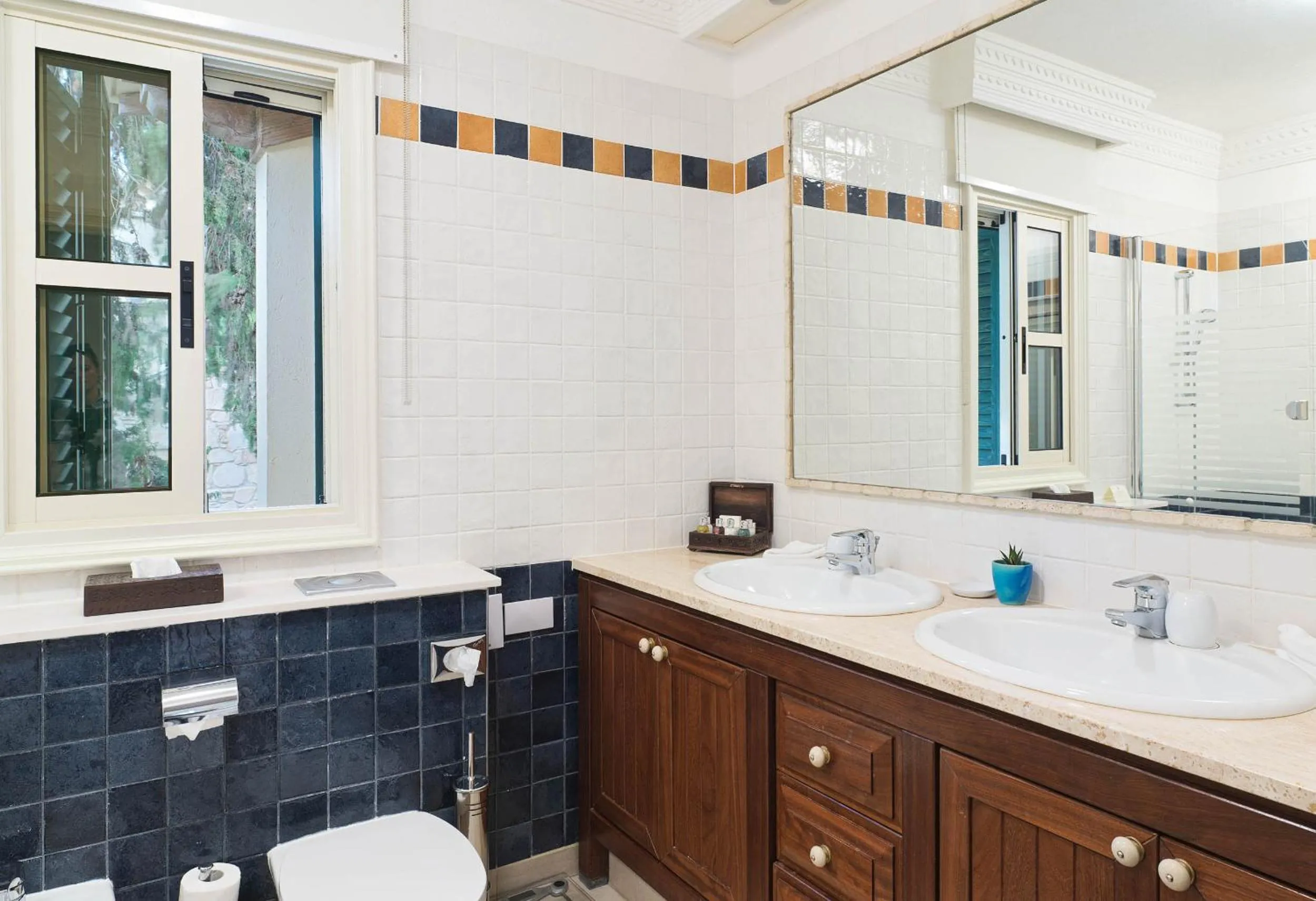 Bathroom in Columbia Beach Resort