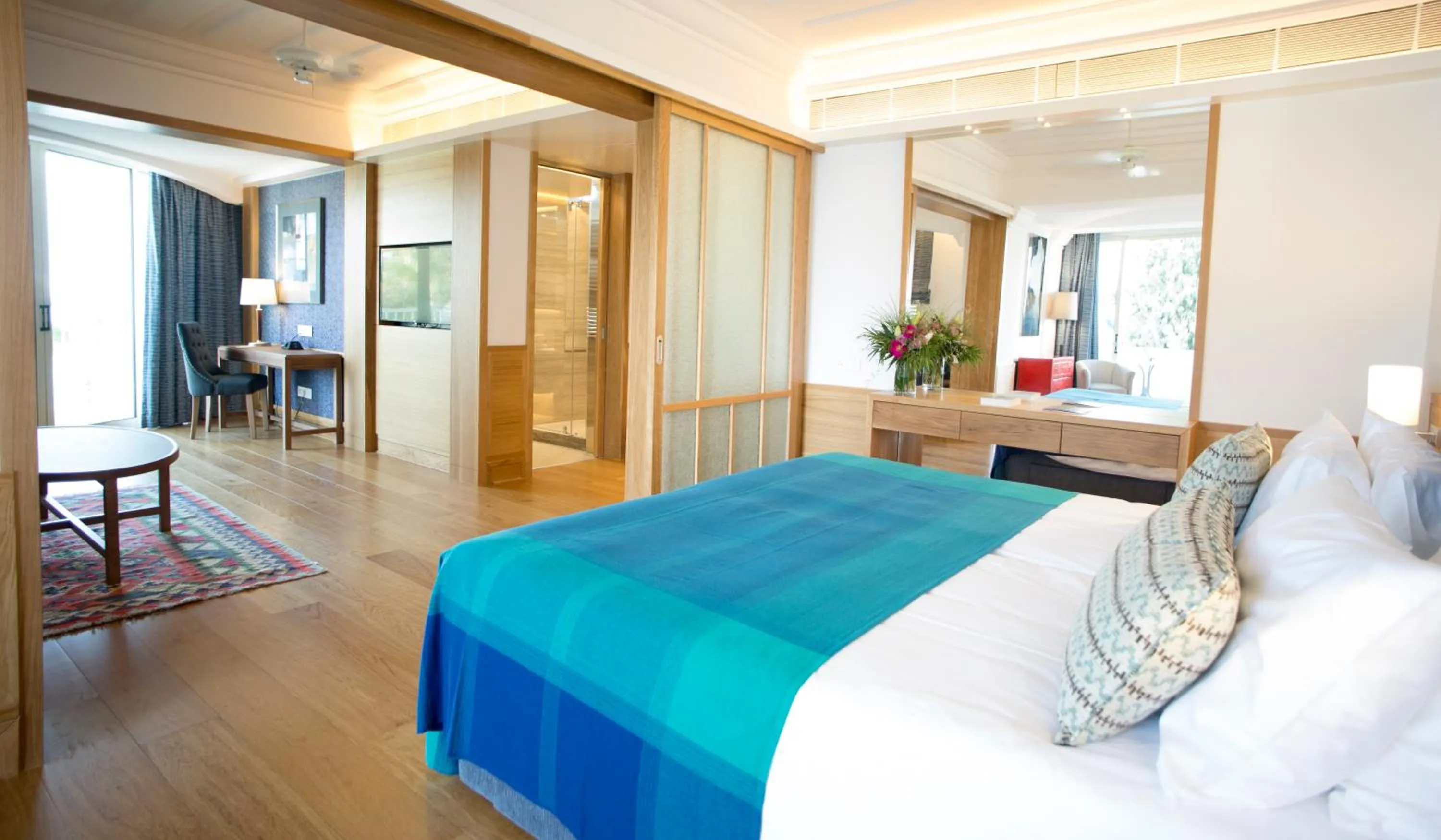 Bedroom, Bed in Columbia Beach Resort