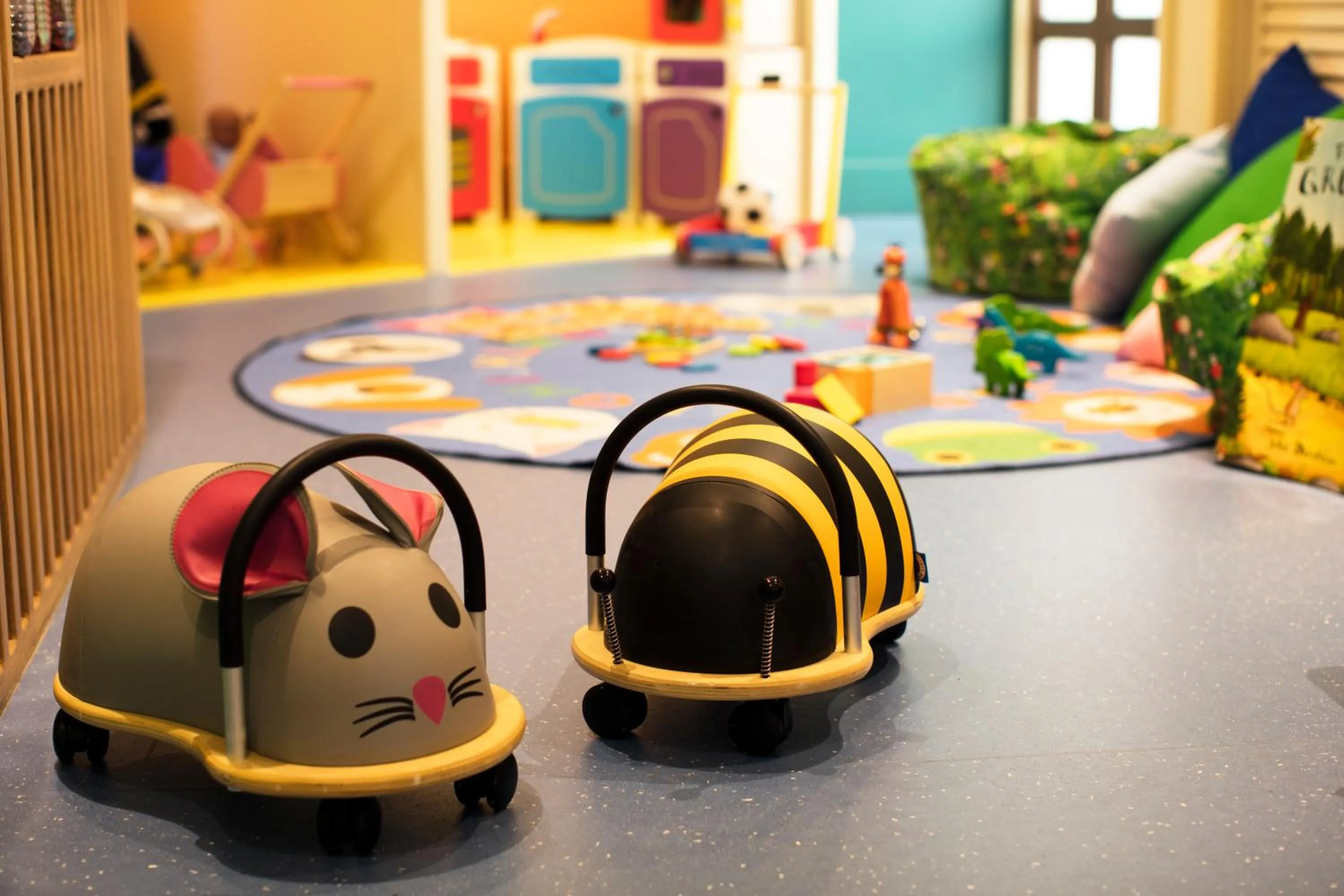 young children in Columbia Beach Resort